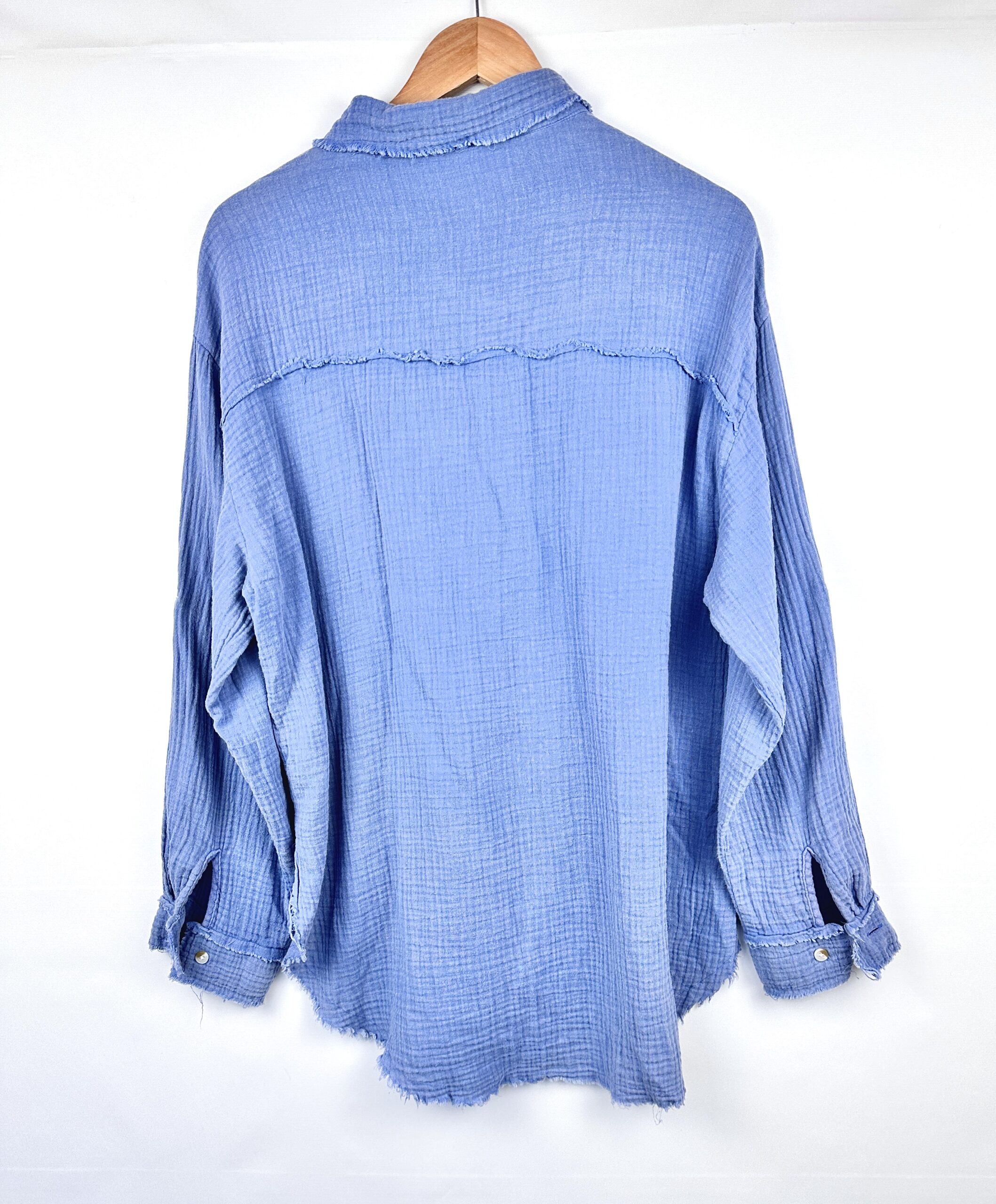 CAMISA CELESTE TEXTURADA OVERZIZE PASSPORT (L) - Imagen 3
