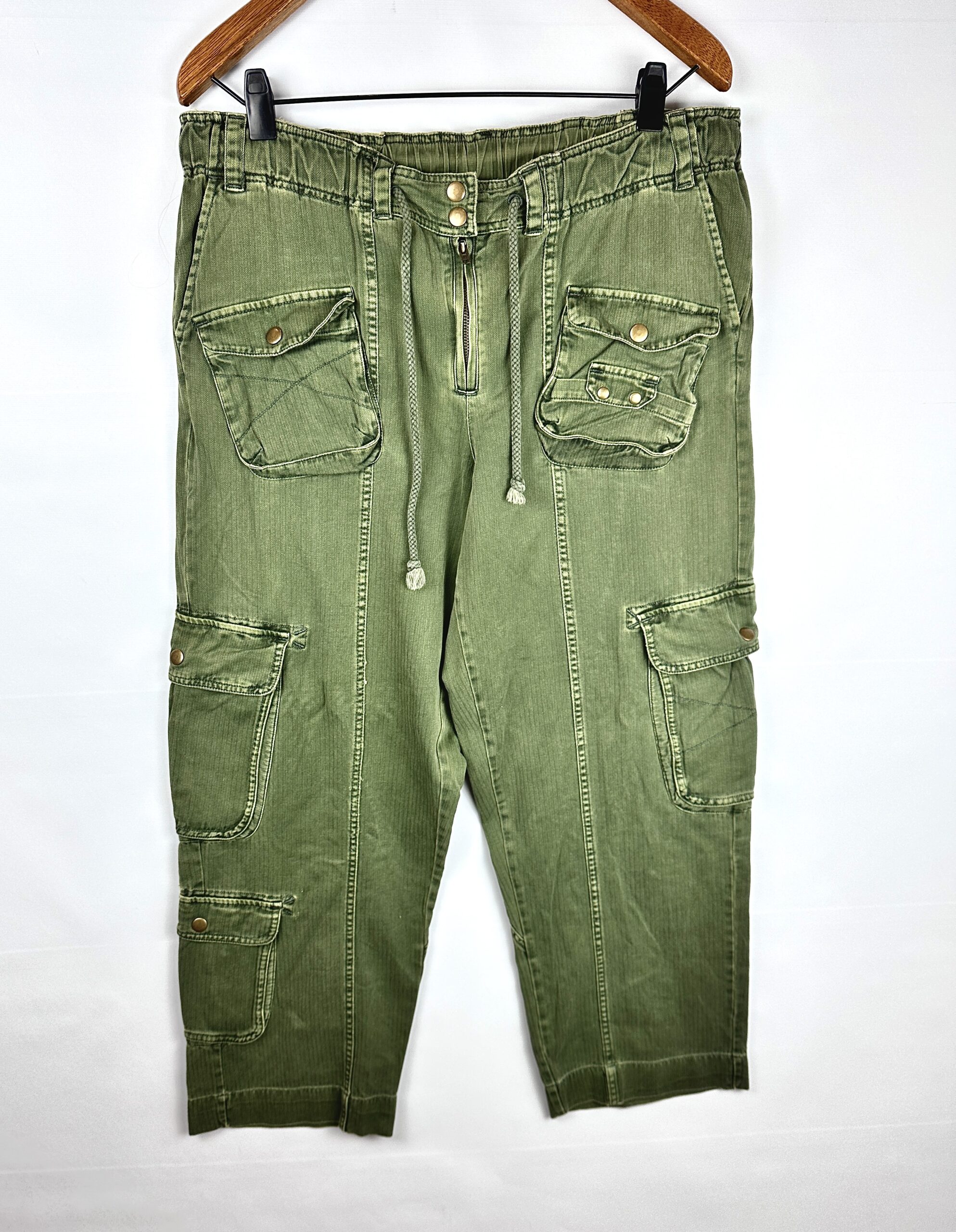 JEAN CARGO VERDE FREE PEOPLE (L)
