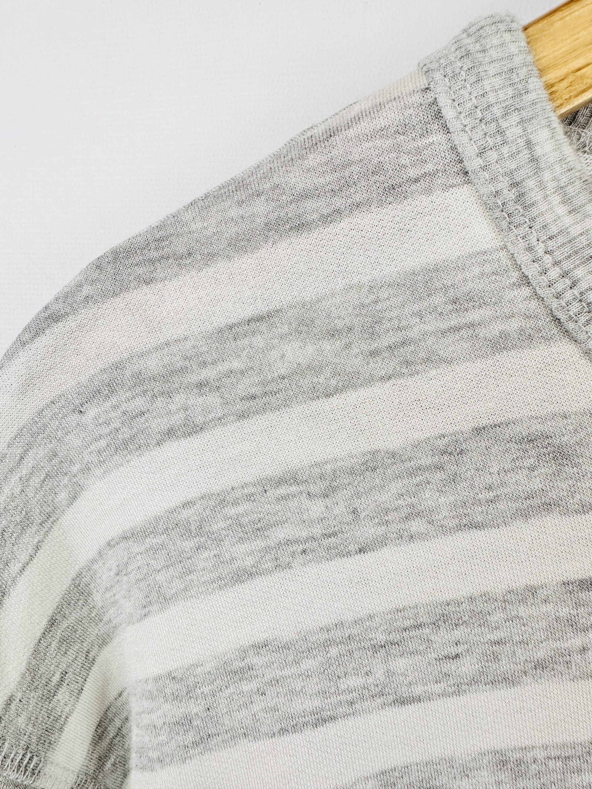 SWEATER LIVIANO A RAYAS GRIS+BLANCO PHILOSOPHY (L) - Imagen 2
