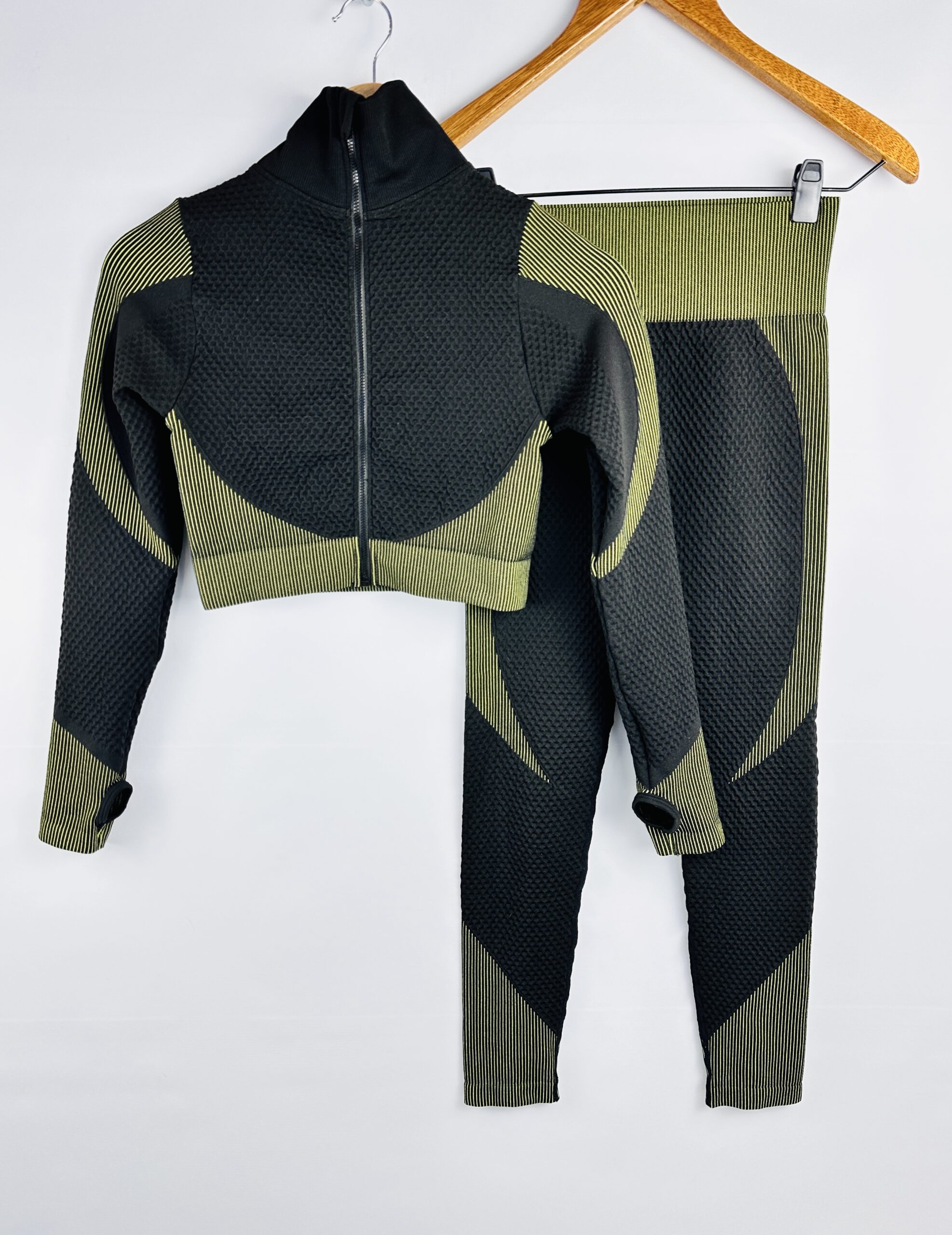 SET DEPORTIVO CAMPERITA TOP+ CALZA NEGRO Y VERDE SIN MARCA (M)