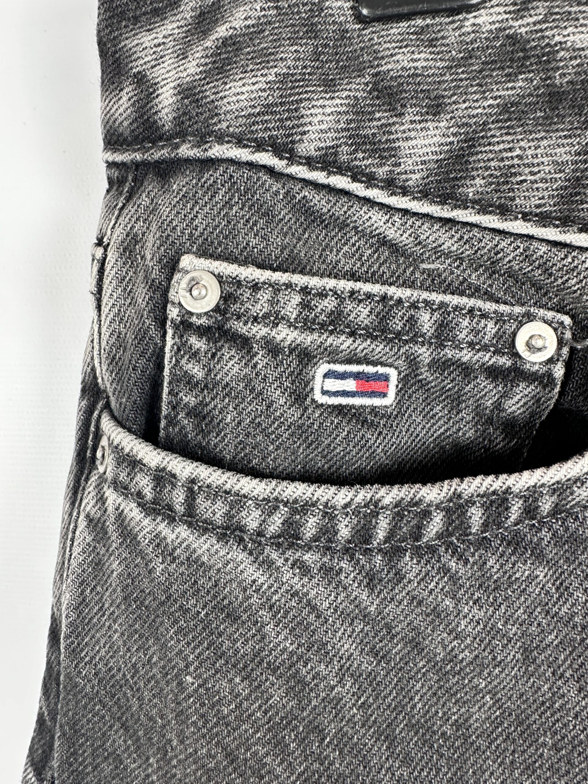 JEAN MOM NEGRO RIGIDO TOMMY HILFIGER (M) - Imagen 2