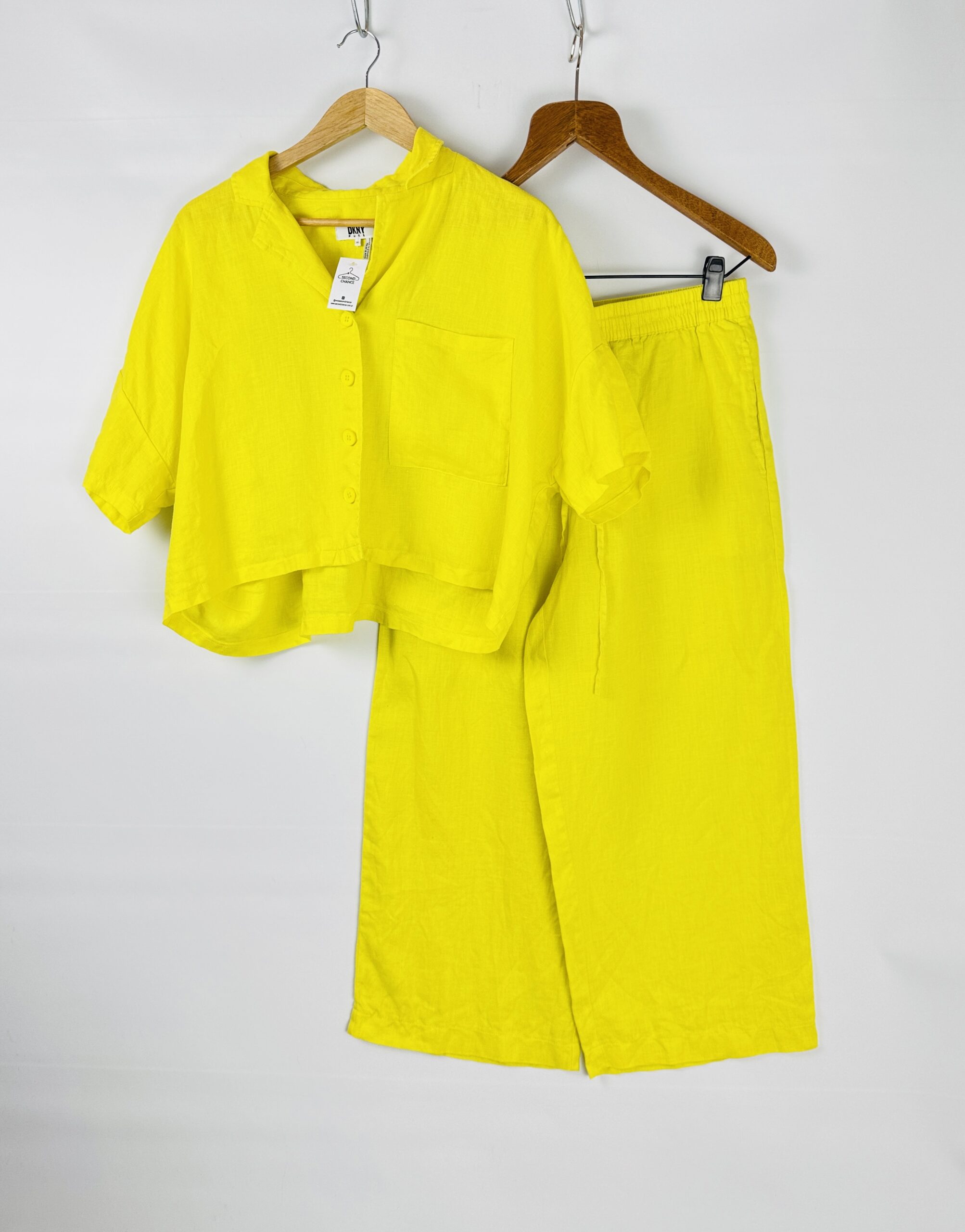 SET DE LINO CAMISA + PANTALON AMARILLO DKNY (M)