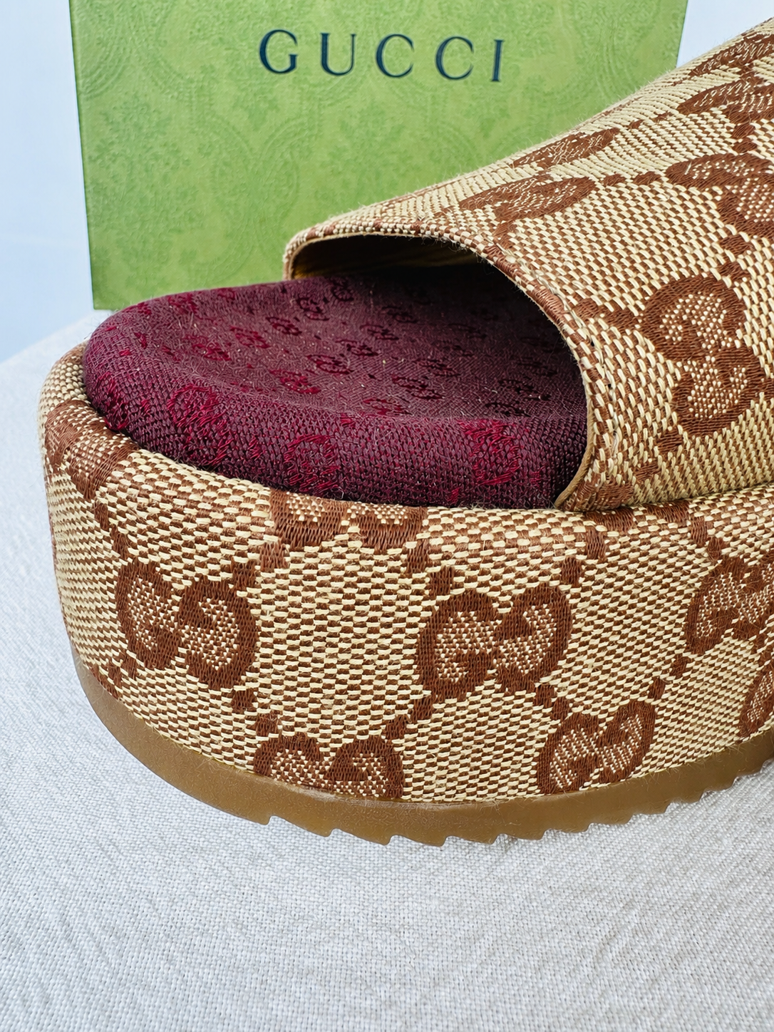 SANDALIAS PLATAFORMA GUCCI COLOR BEIGE + BORDÓ ORIGINALES CON CAJA (38) - Imagen 2