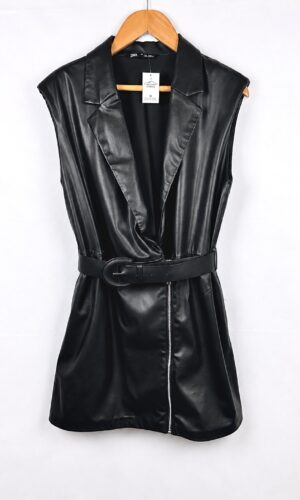 VESTIDO DE ECOCUERO NEGRO CON CINTO ZARA (L)