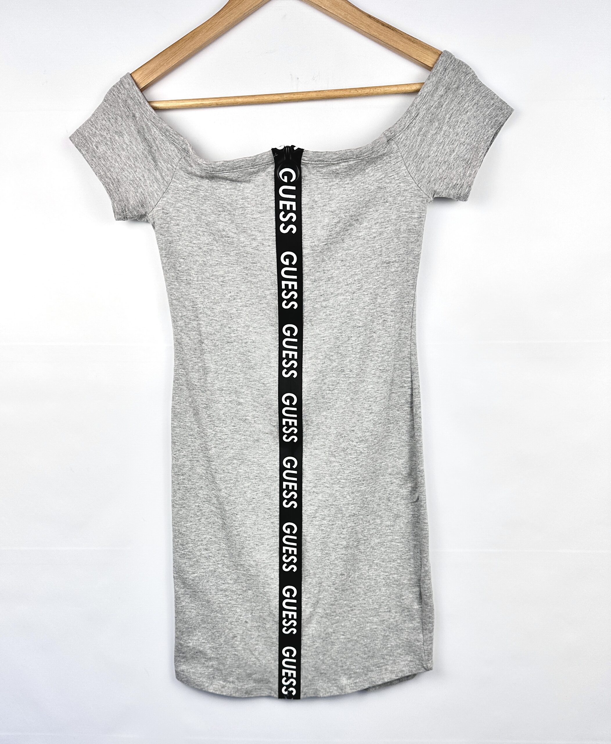 VESTIDO CORTO GRIS GUESS (M)