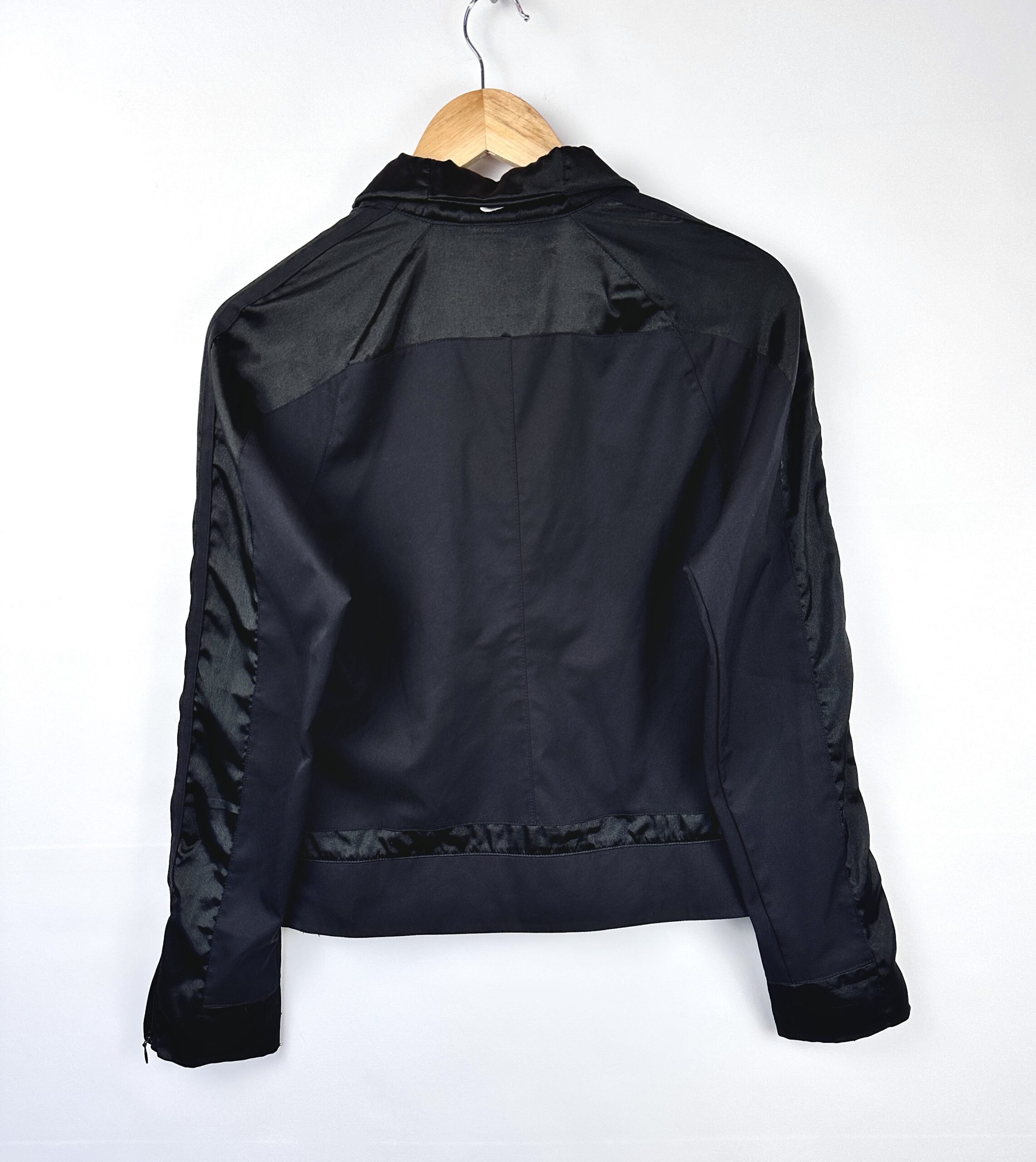 CAMPERA LIVIANA NEGRA NIKE (M) - Imagen 4