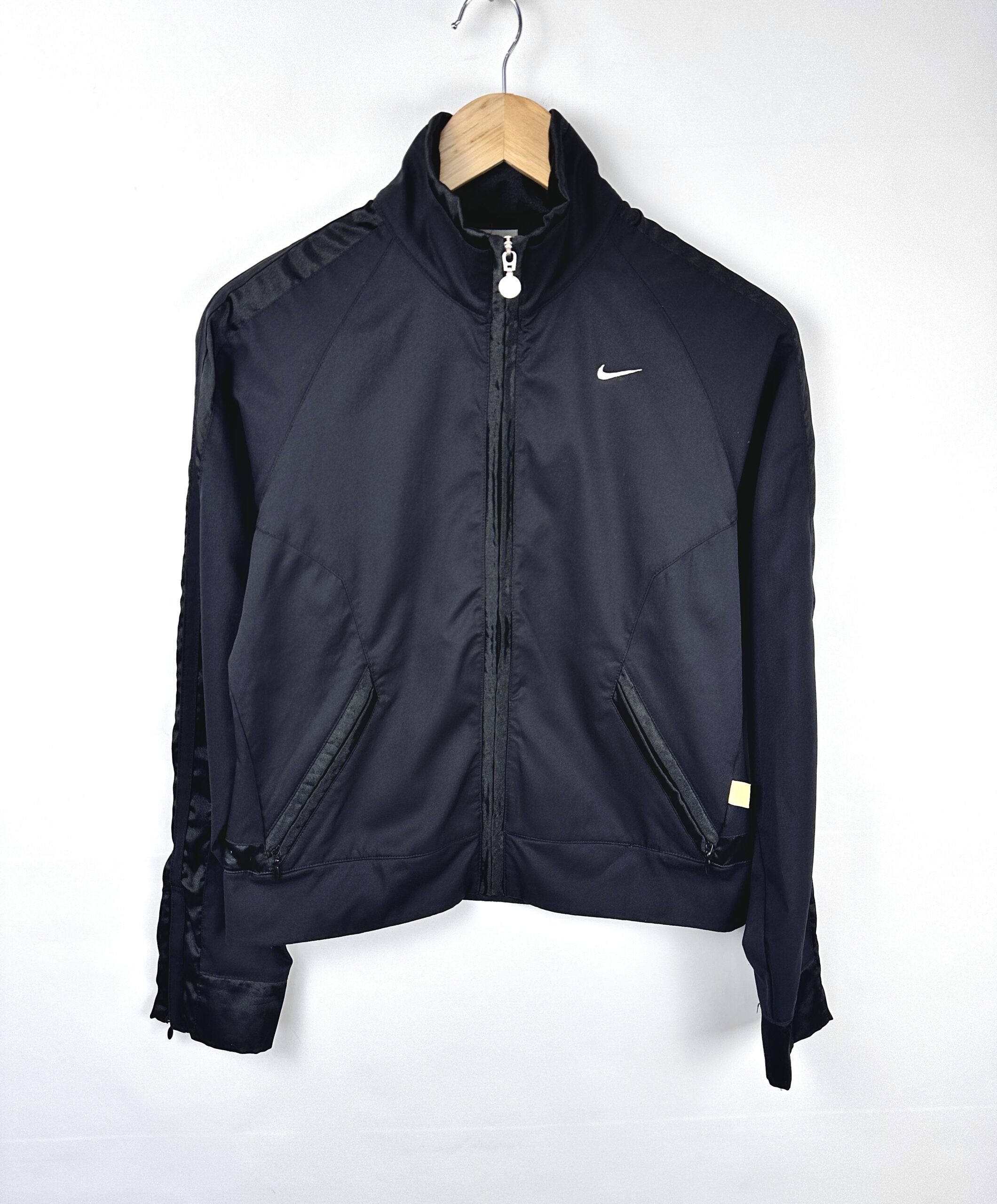 CAMPERA LIVIANA NEGRA NIKE (M)