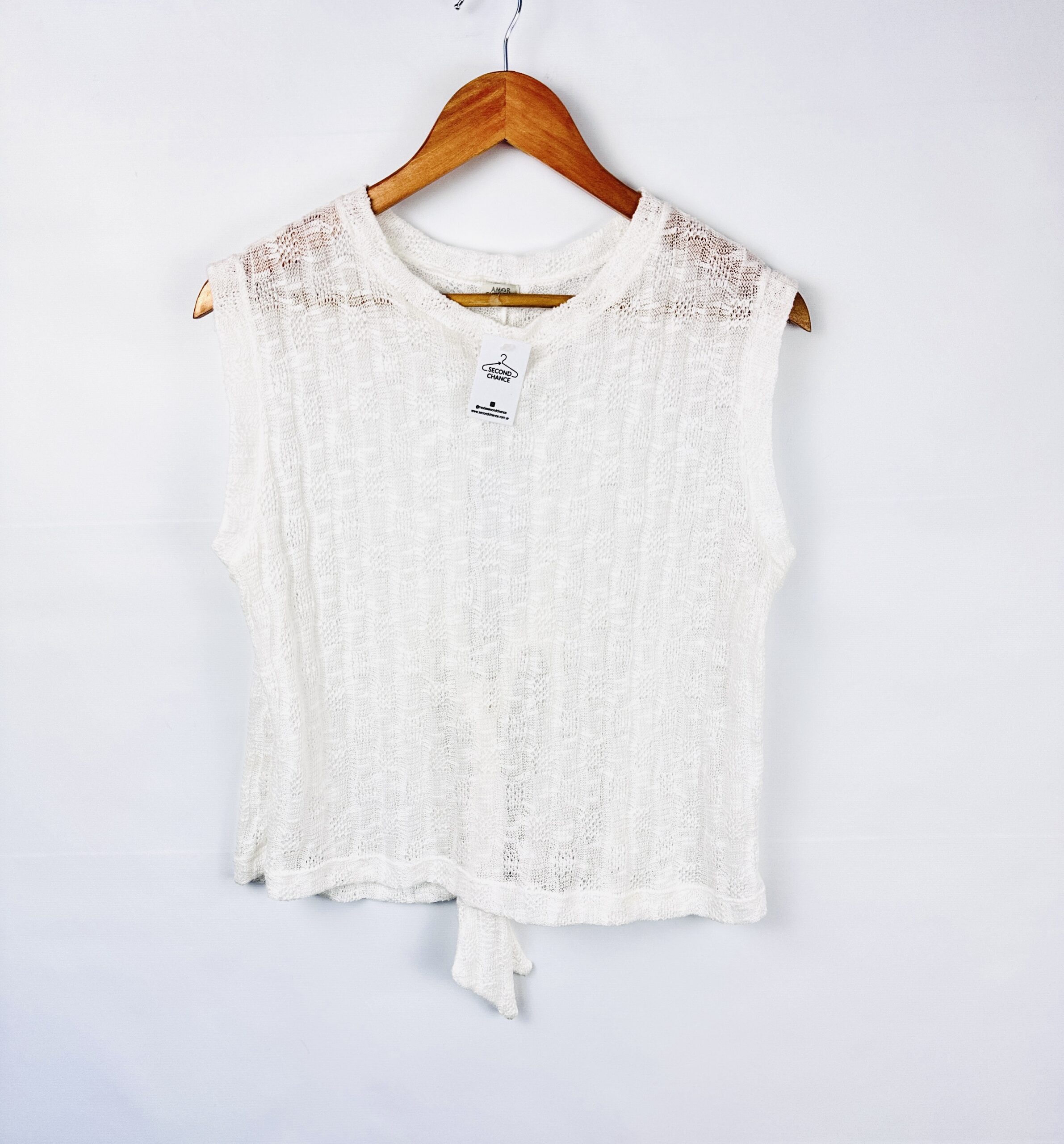 REMERA DE HILO ESPALDA DESCUBIERTA AMOR SUPREMO (M)