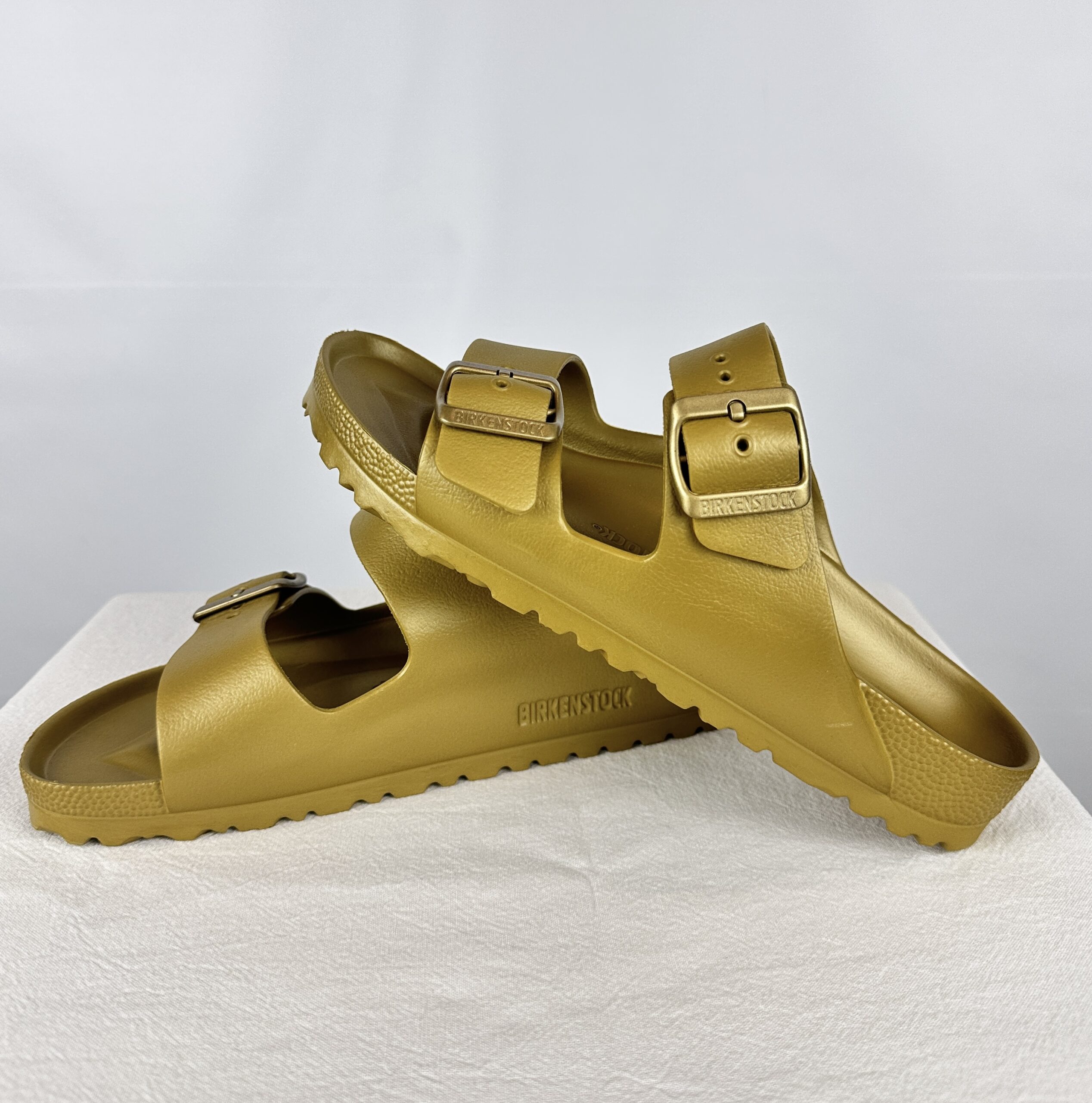 SANDALIAS ARIZONA EVA DORADAS BIRKENSTOCK NUEVAS CON CAJA (38)