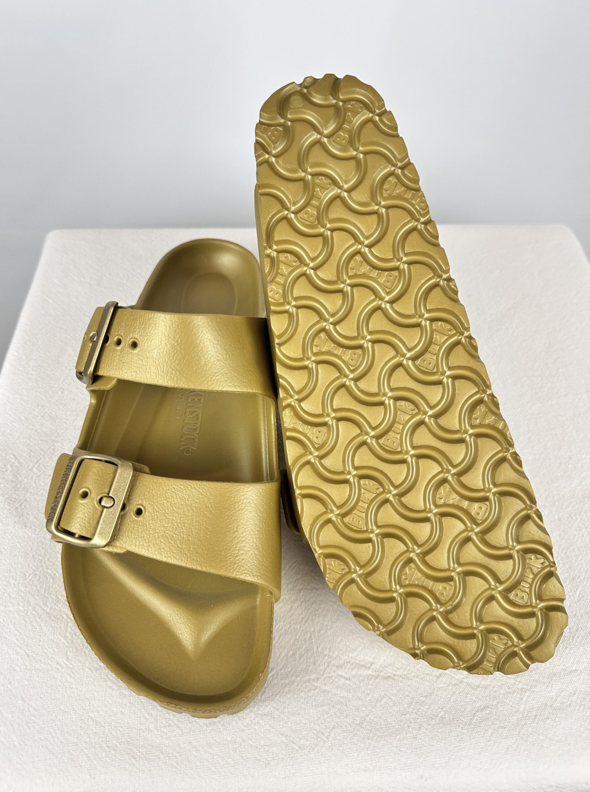 SANDALIAS ARIZONA EVA DORADAS BIRKENSTOCK NUEVAS CON CAJA (38) - Imagen 4