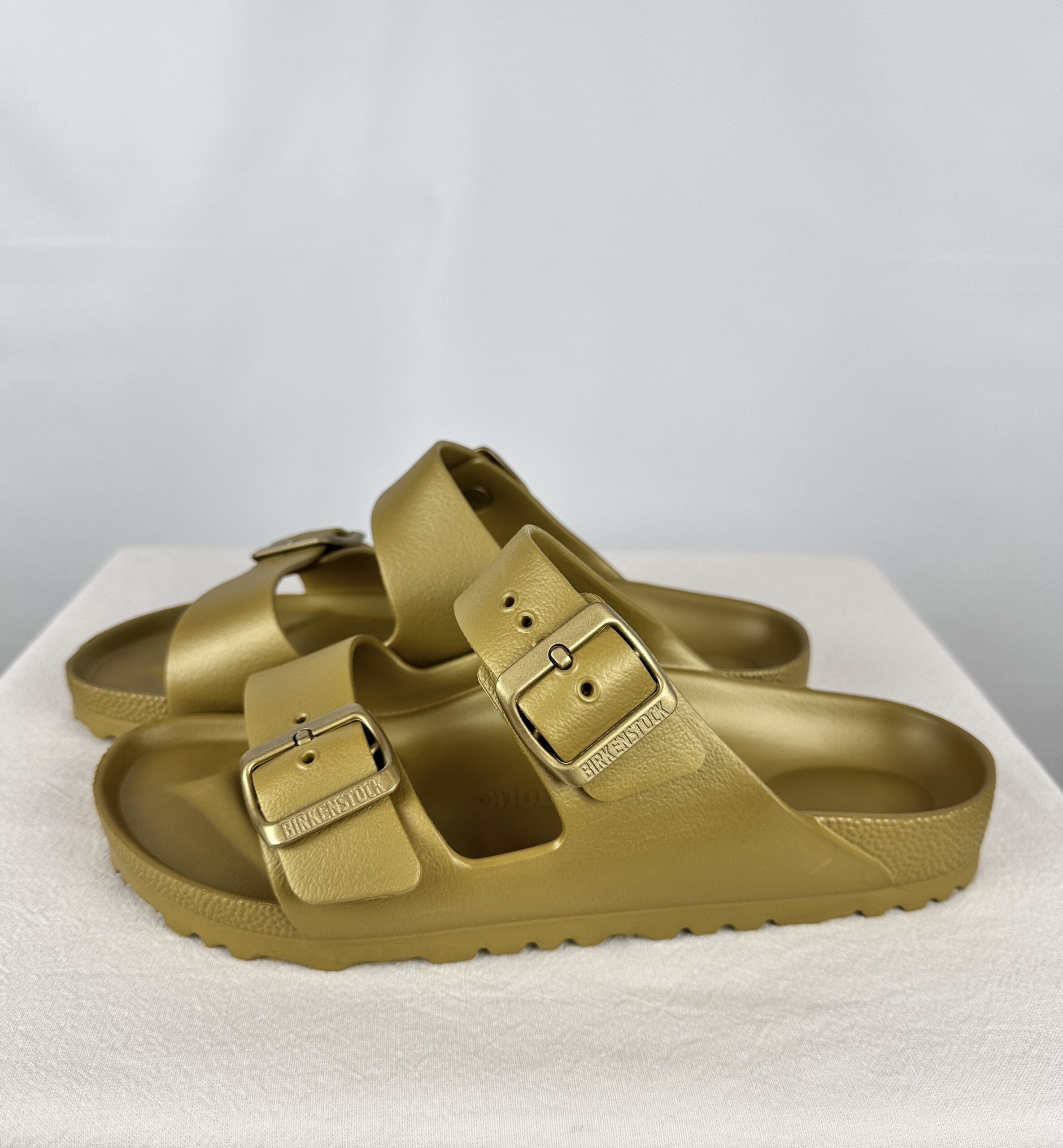 SANDALIAS ARIZONA EVA DORADAS BIRKENSTOCK NUEVAS CON CAJA (38) - Imagen 3