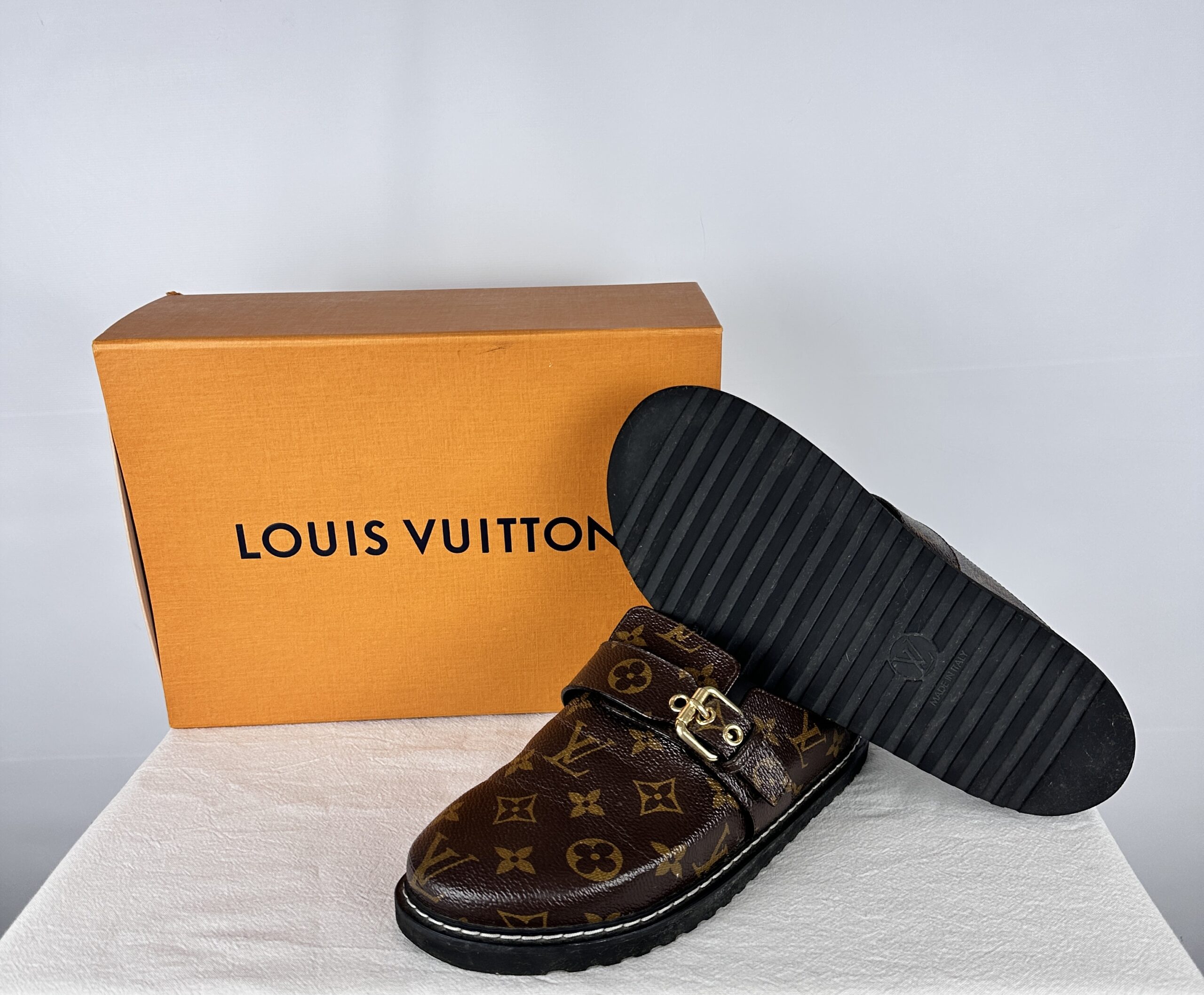 ZUECO PLANO LOUIS VUITTON MARRONES ORIGINALES CON CAJA (38) - Imagen 2