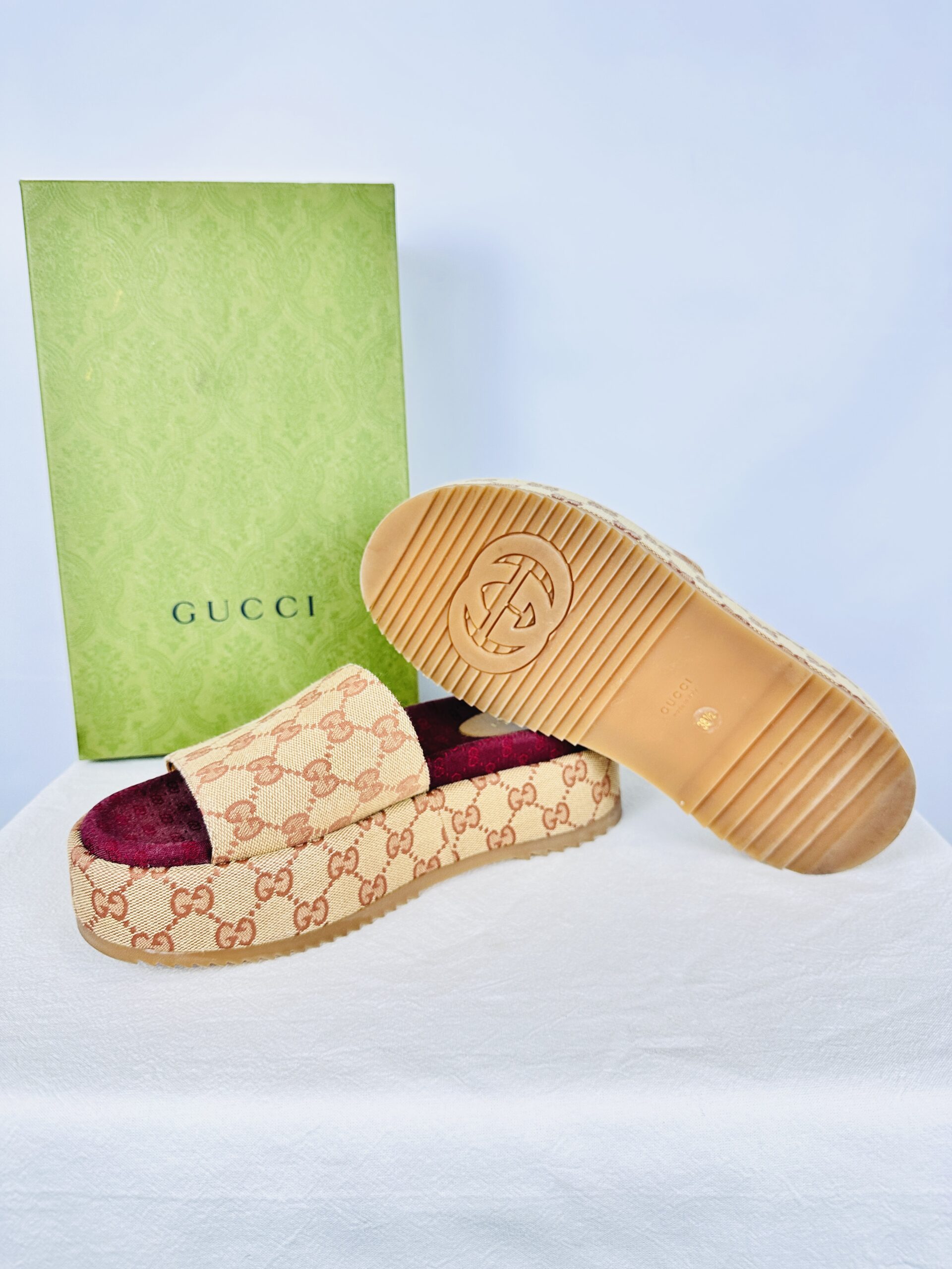SANDALIAS PLATAFORMA GUCCI COLOR BEIGE + BORDÓ ORIGINALES CON CAJA (38) - Imagen 3