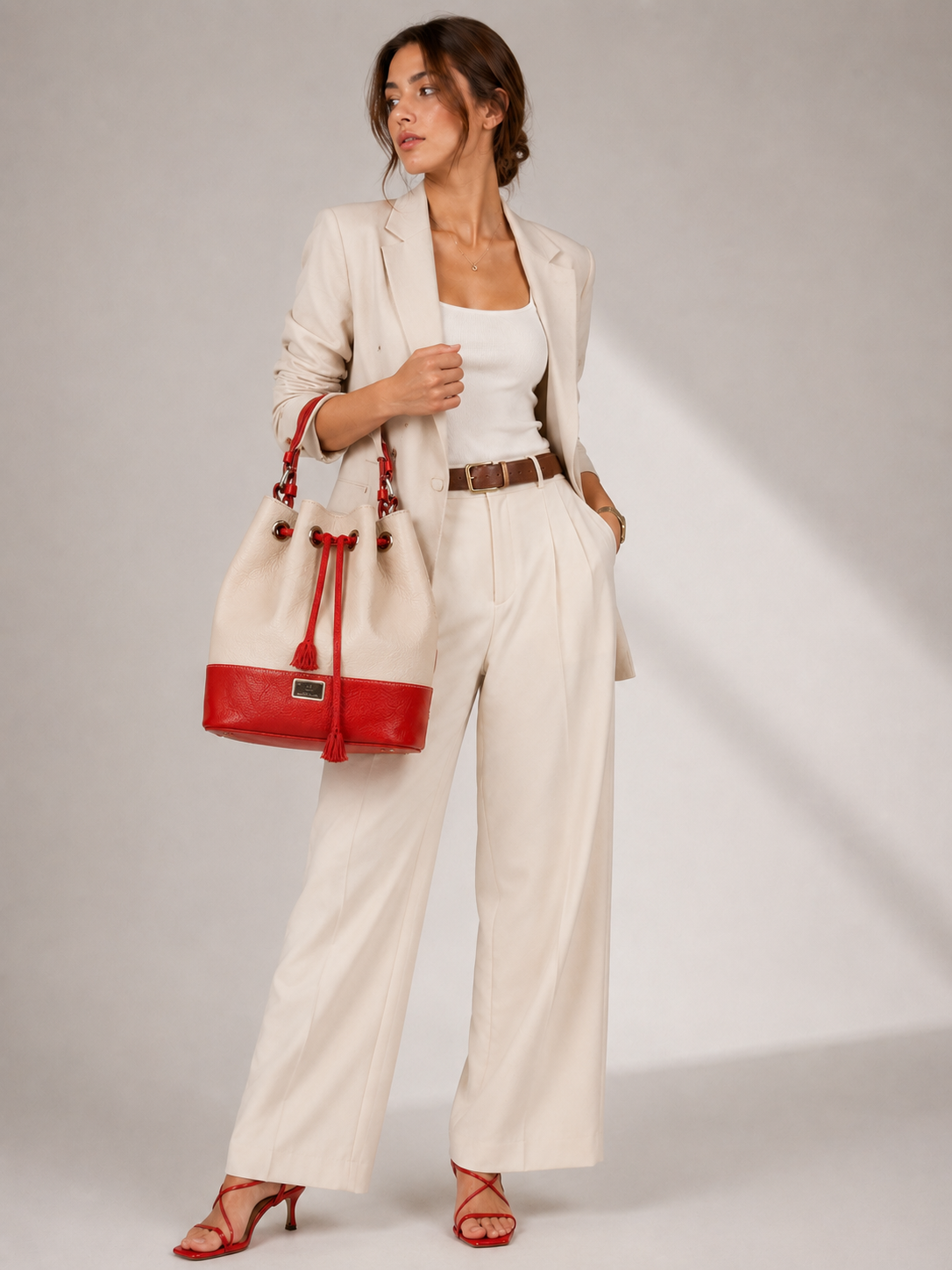 CARTERA DE CUERO CREMA Y CORAL JACKIE SMITH - Imagen 3