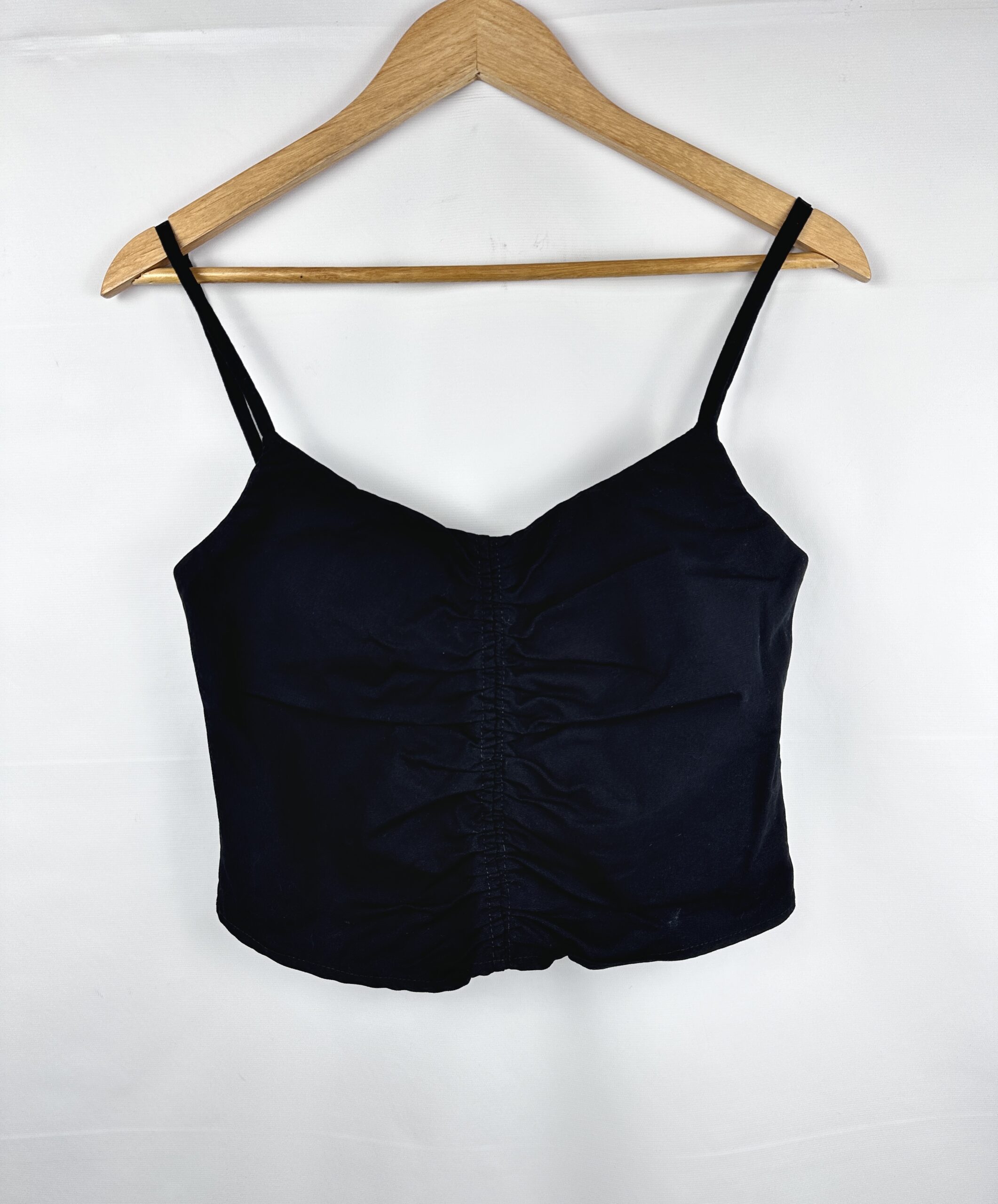 MUSCULOSA NEGRA + FRUNCE CON CIERRE EN LA ESPALDA FUR (M)
