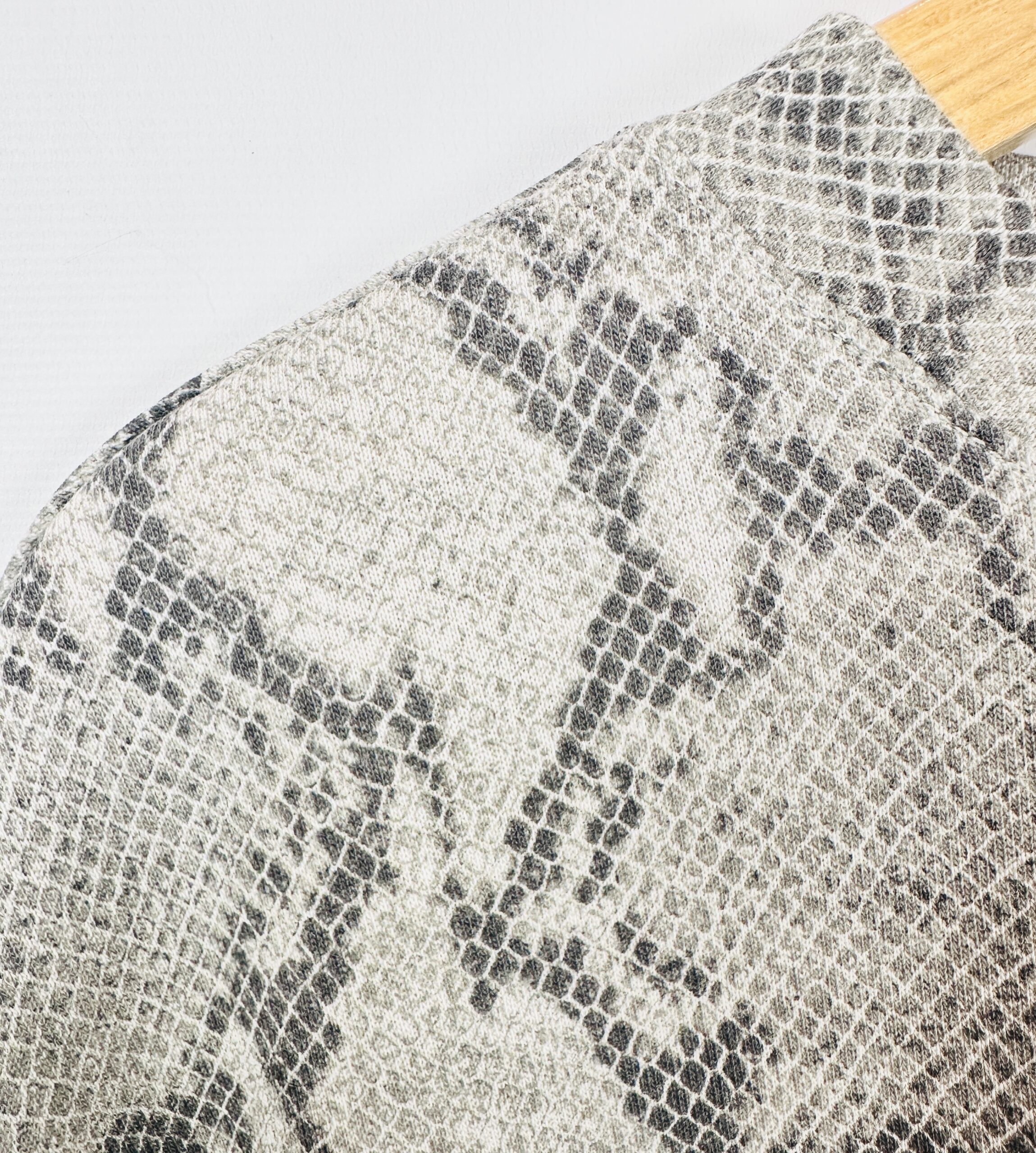 BUZO LIVIANO SNAKE PRINT BANANA REPUBLIC (M) - Imagen 2