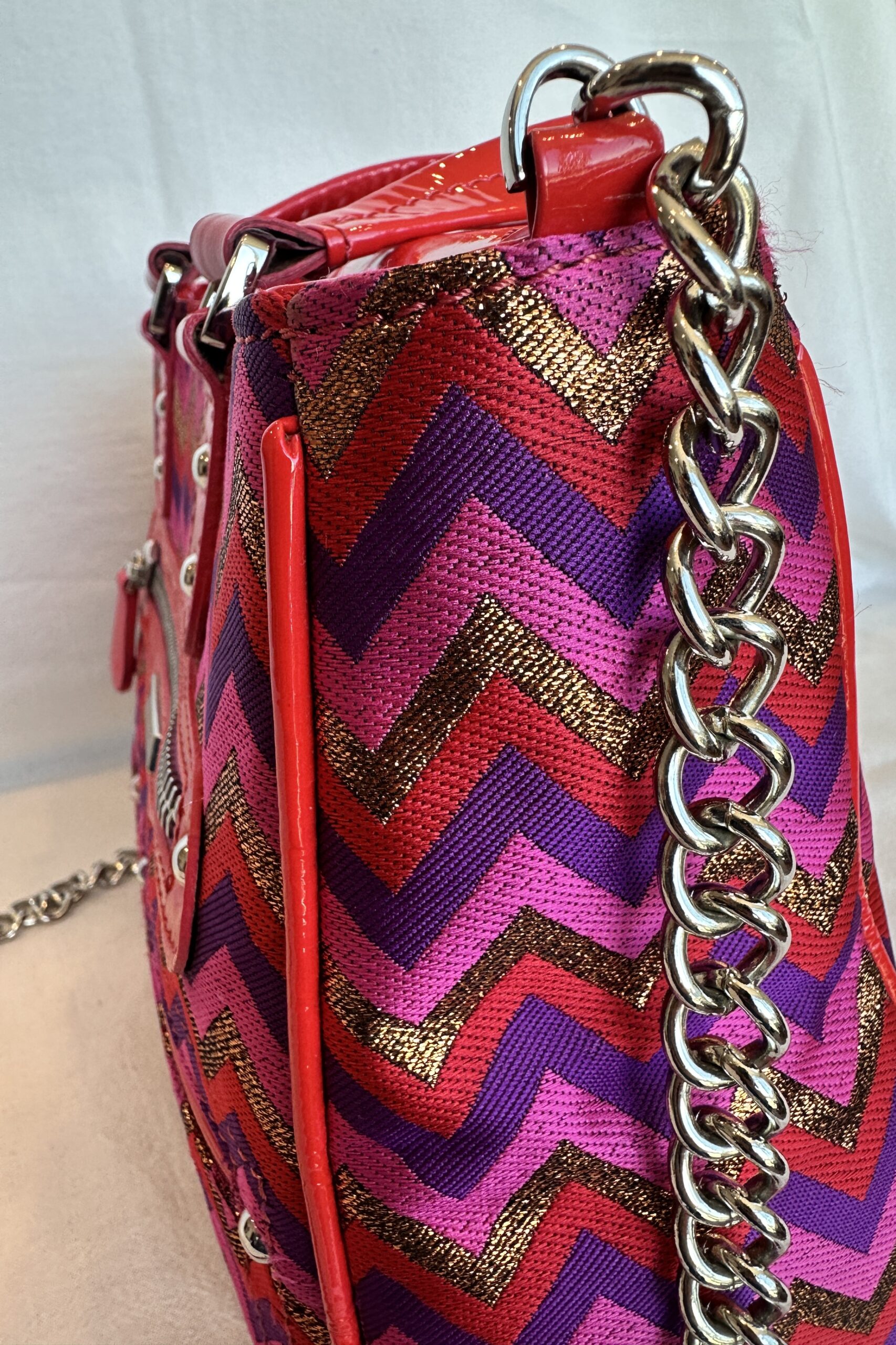 CARTERA DE CUERO REVESTIDA EN TELA ROJA JACKIE SMITH - Imagen 2