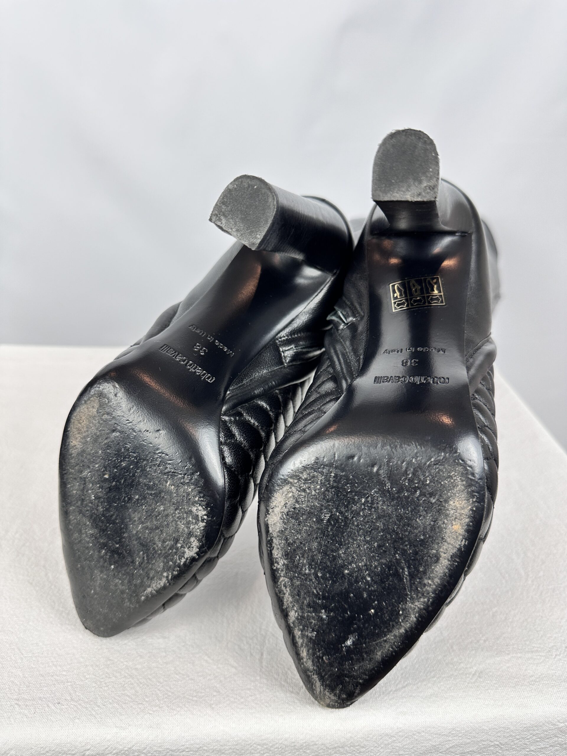 BOTAS CAÑA ALTA NEGRAS ROBERTO CAVALLI ORIGINALES CON HOLOGRAMA DE AUTENTICIDAD(38) - Imagen 5