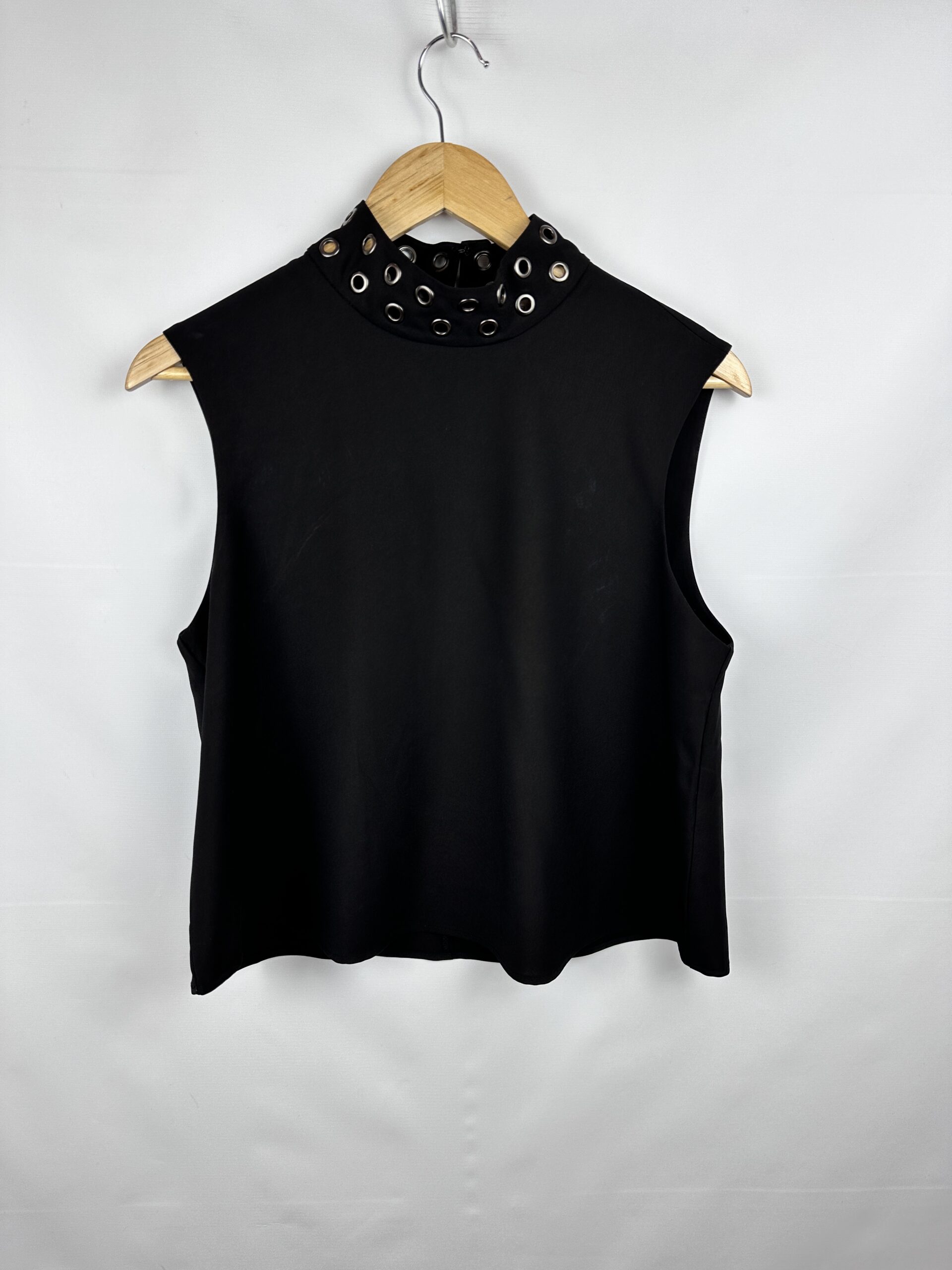 MUSCULOSA NEGRA FOREVER 21 (M)