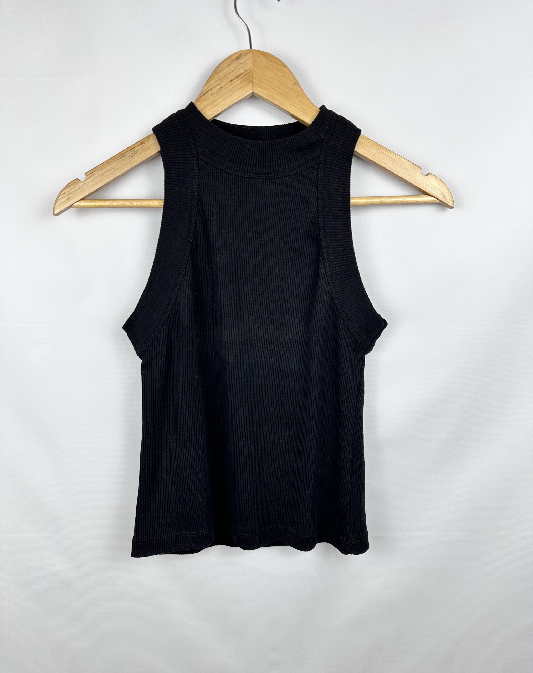 MUSCULOSA NEGRA REBEL (M)