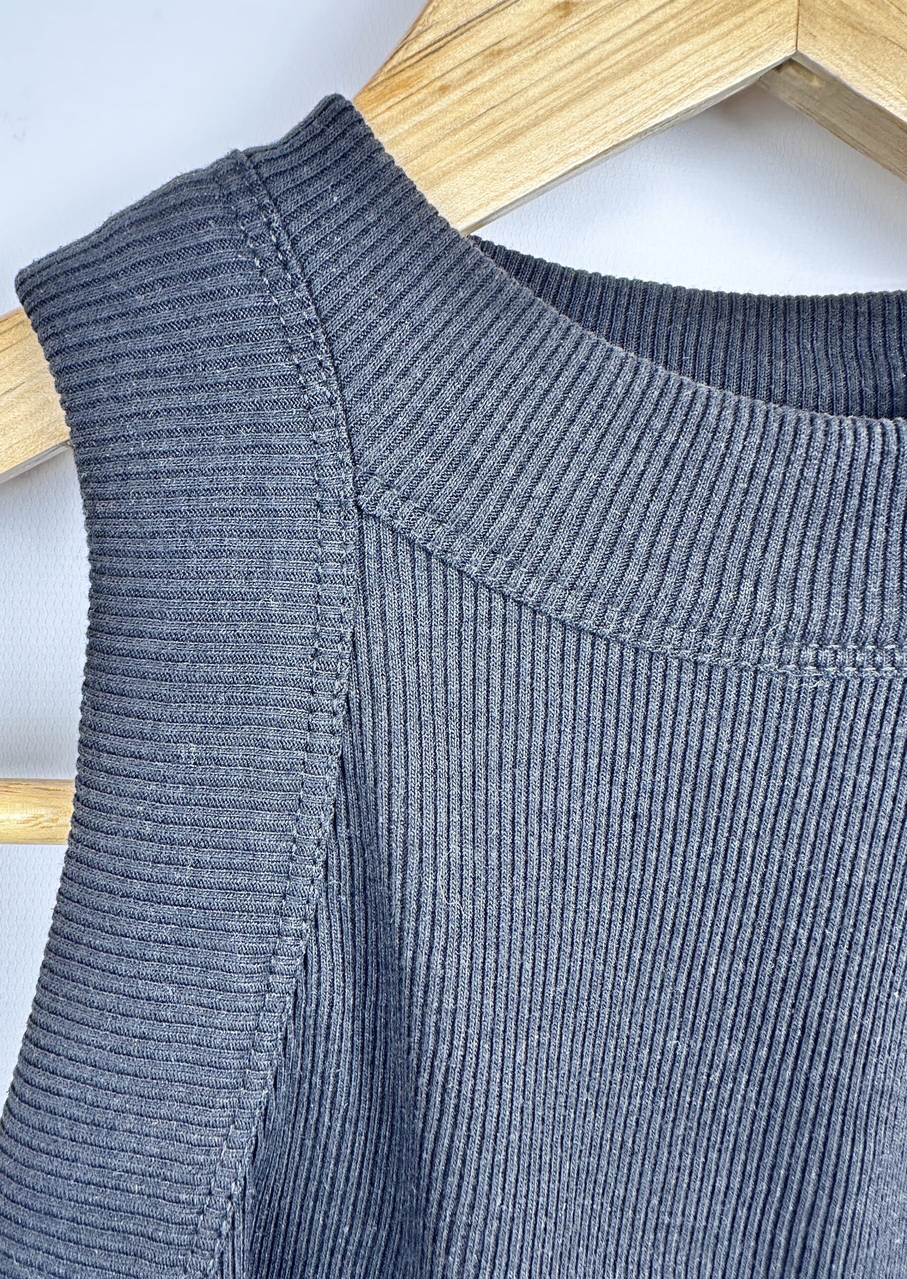 MUSCULOSA NEGRA REBEL (M) - Imagen 2