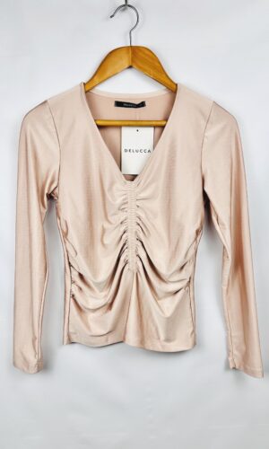 CAMISETA CON FRUNCE NUDE DELUCCA NUEVA CON ETIQUETA (M)