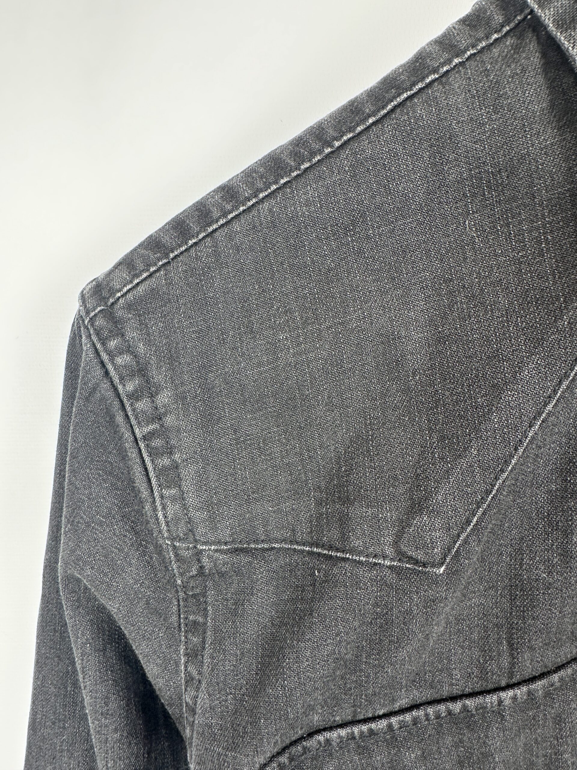 CAMISA NEGRA DE JEAN LEVIS (M) - Imagen 2