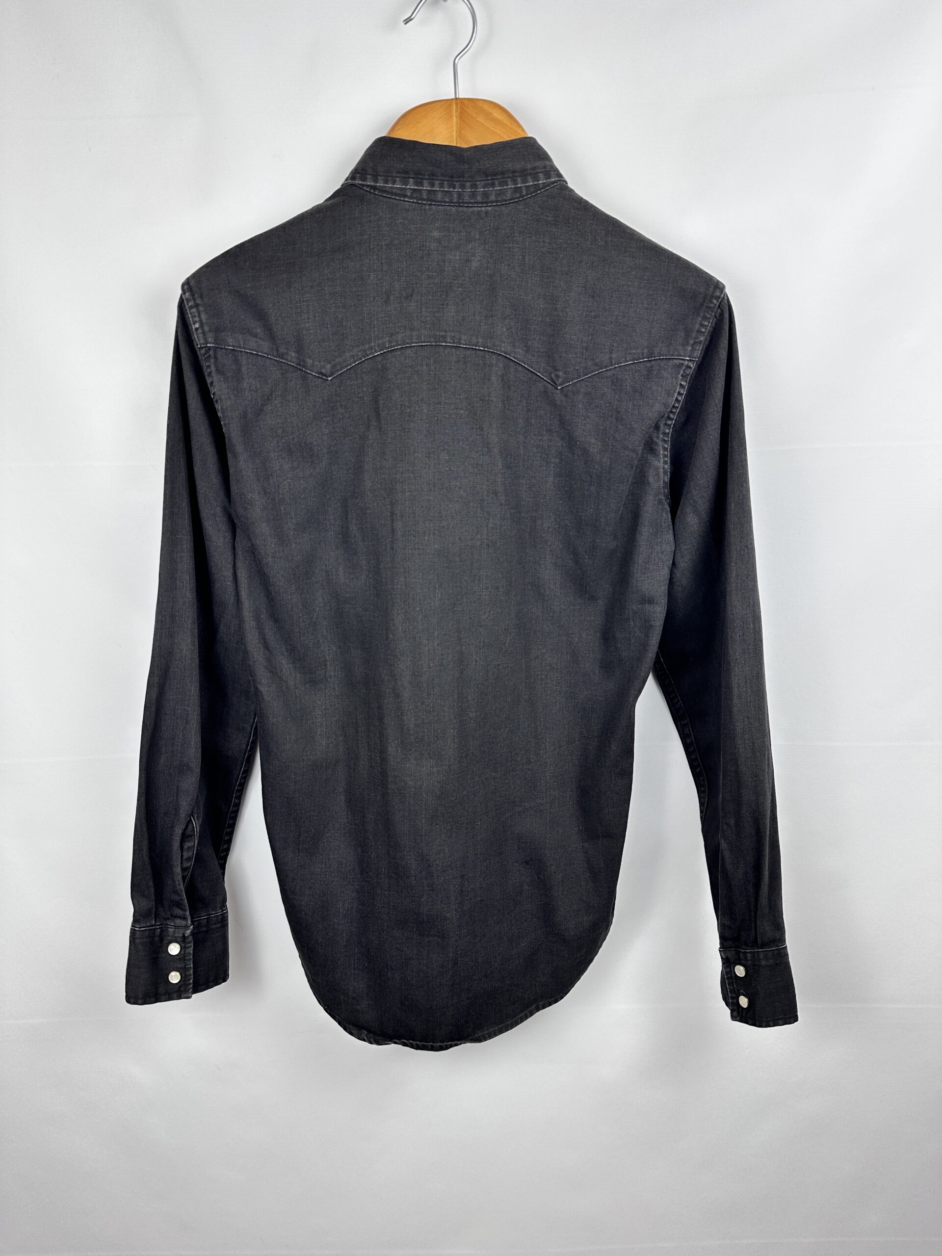 CAMISA NEGRA DE JEAN LEVIS (M) - Imagen 3
