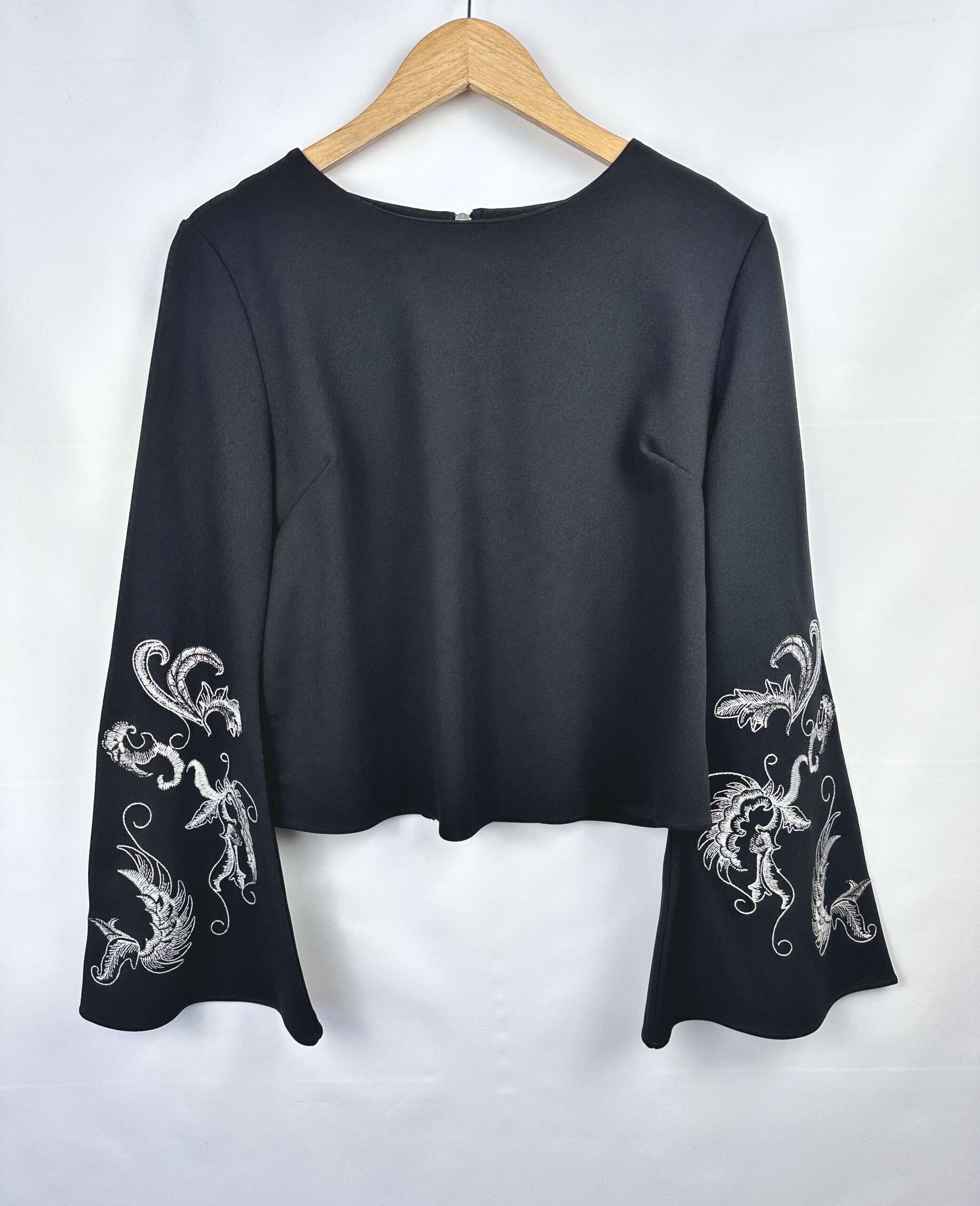 BLUSA NEGRA MANGAS OXFORD UMA (L)