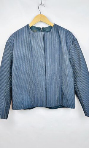 CHAQUETA CORTA DE DISEÑO A RAYAS TROSMAN (M)