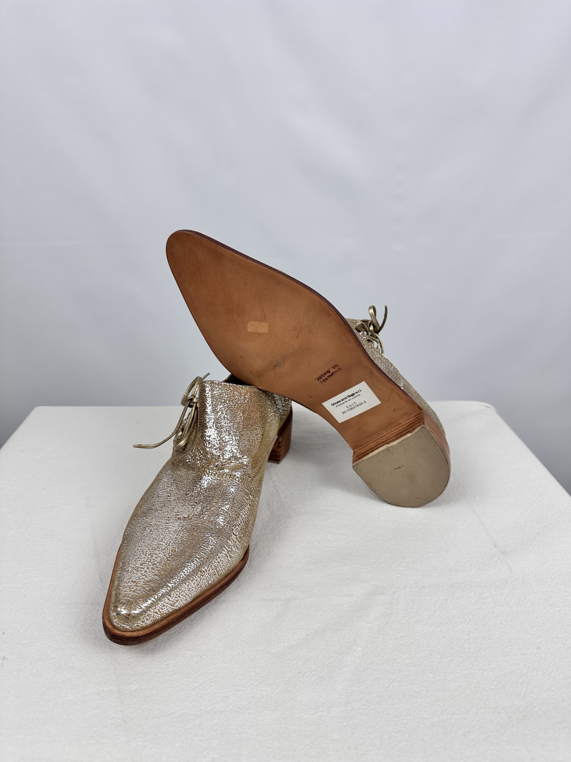 ZAPATOS ABOTINADOS DE CUERO PUNTA FINA LAS PEPAS (39) - Imagen 4