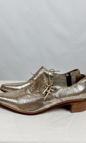 ZAPATOS ABOTINADOS DE CUERO PUNTA FINA LAS PEPAS (39)