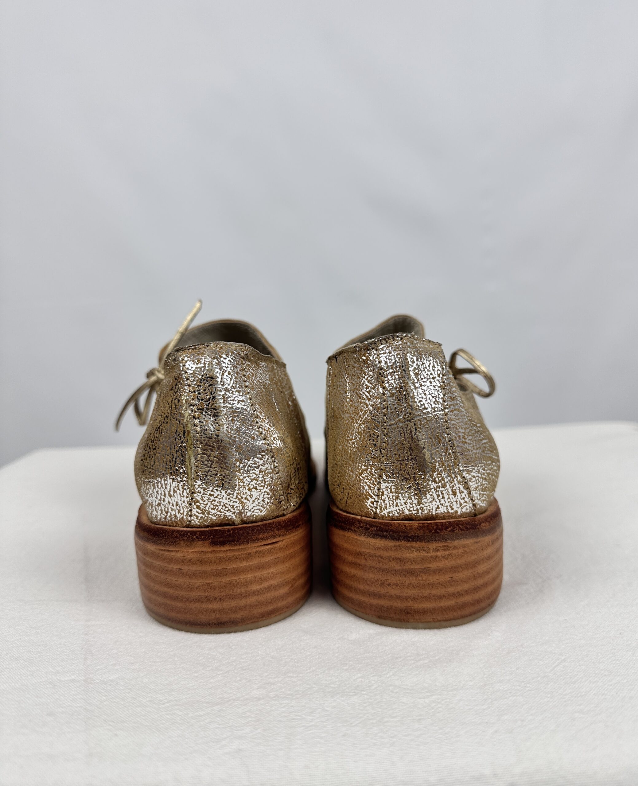 ZAPATOS ABOTINADOS DE CUERO PUNTA FINA LAS PEPAS (39) - Imagen 3