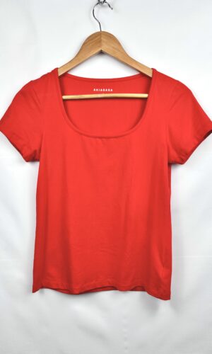 REMERA ROJA AKIABARA (M)