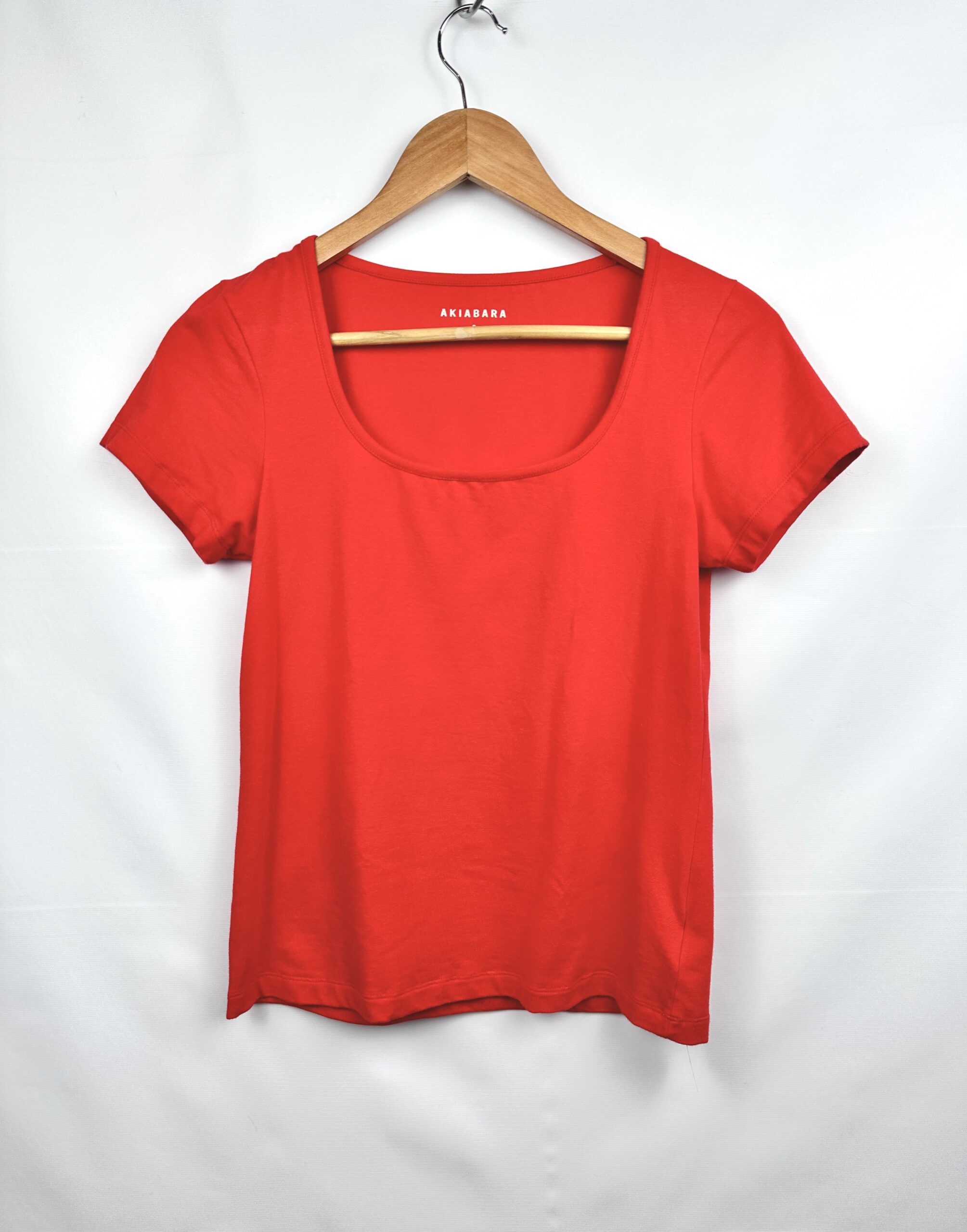 REMERA ROJA AKIABARA (M)