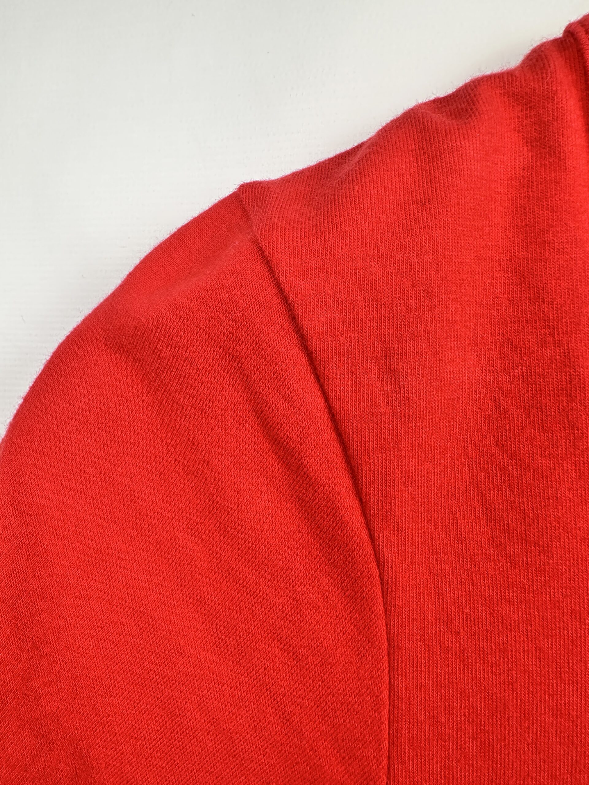 REMERA ROJA AKIABARA (M) - Imagen 2