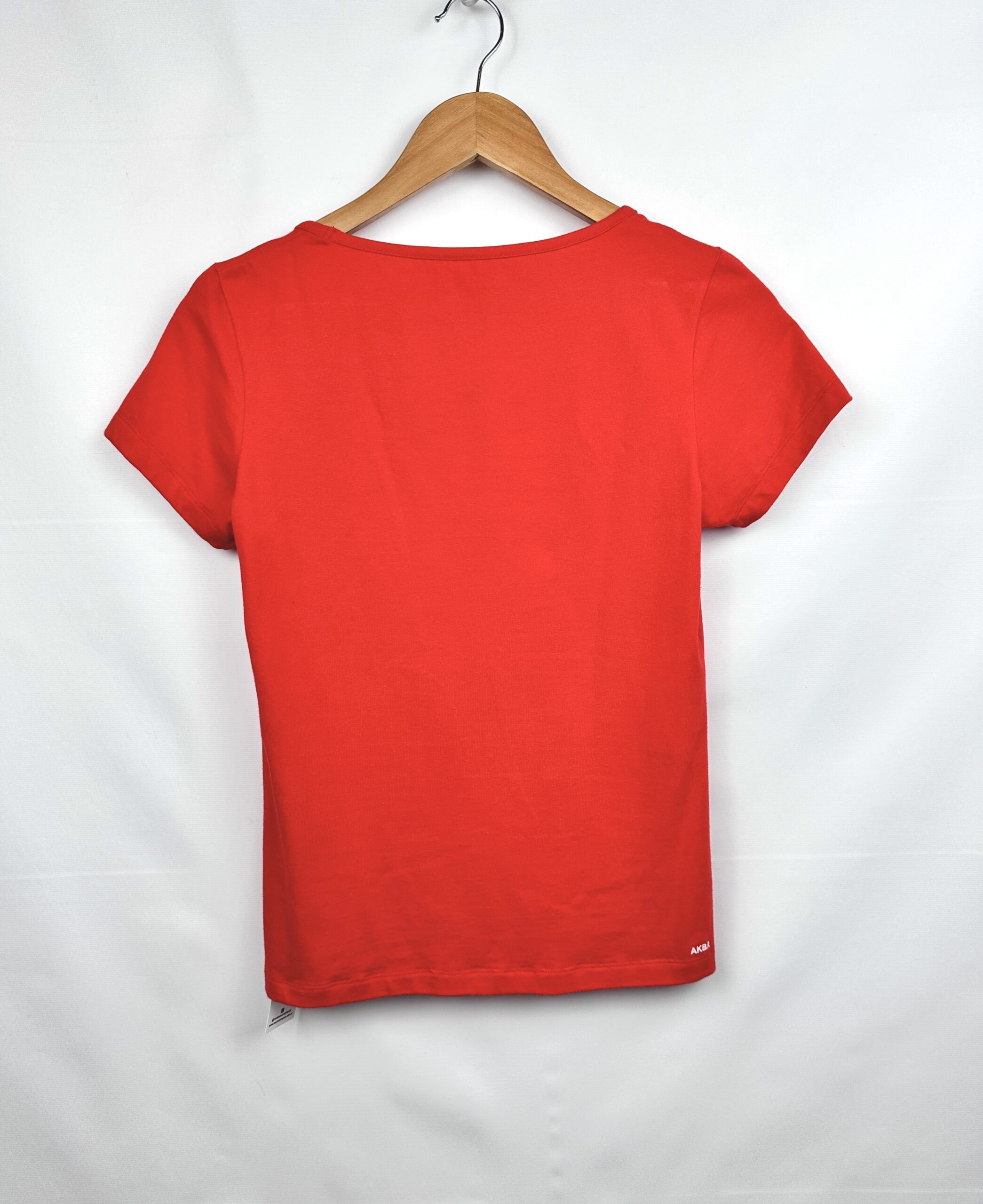 REMERA ROJA AKIABARA (M) - Imagen 3
