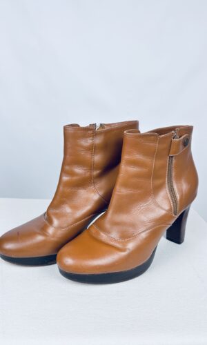 BOTAS MARRONES CON TACO DE CUERO LACE UP (39)