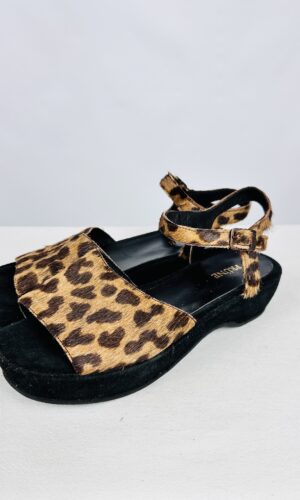 SANDALIAS ANIMAL PRINT CON PELO PRUNE (38)