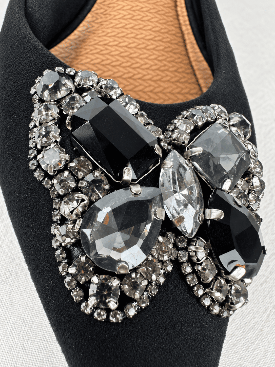MOCASINES NEGROS CON APLIQUE VIA MARTE (40) - Imagen 2