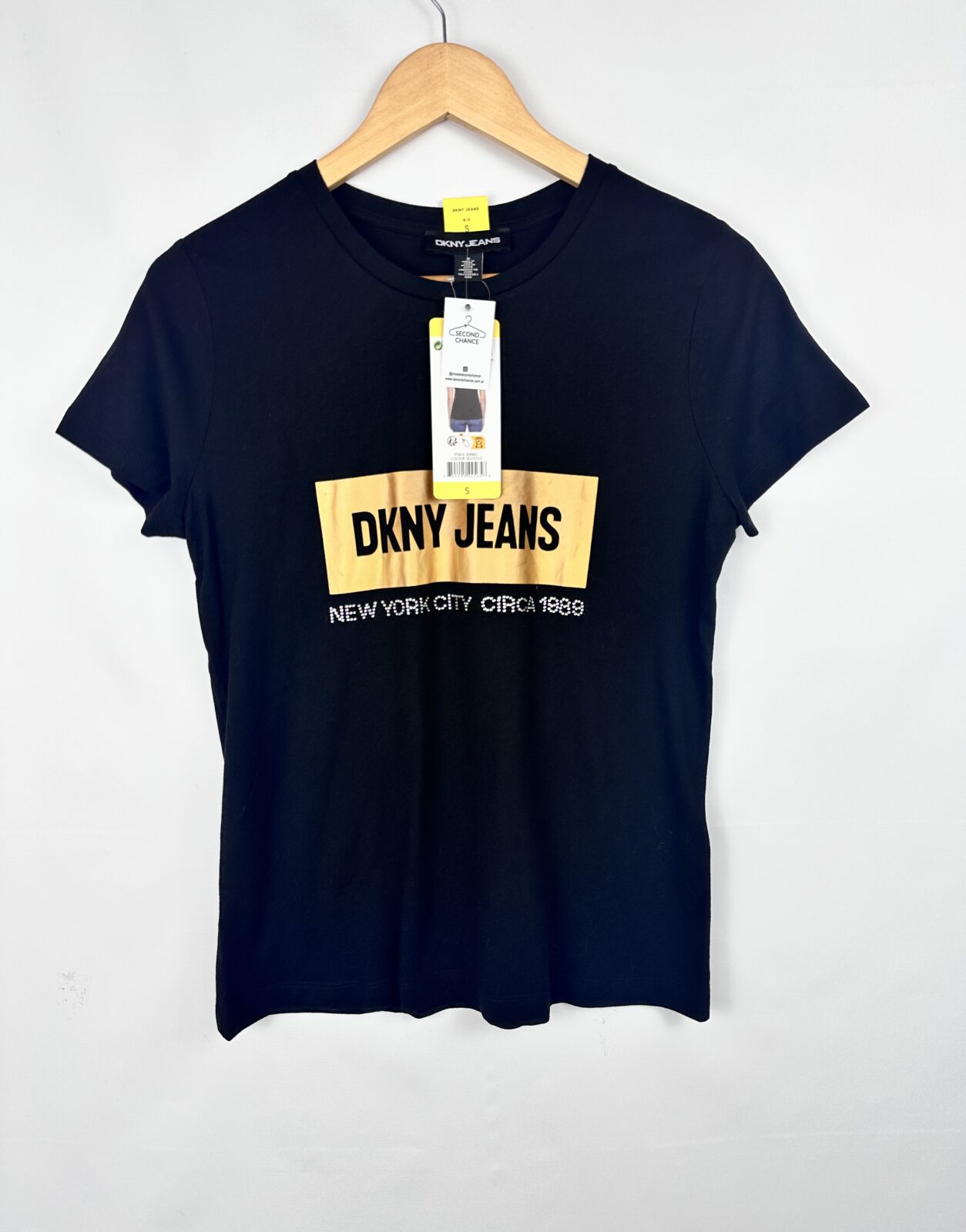 REMERA NEGRA NUEVA DKNY (S)