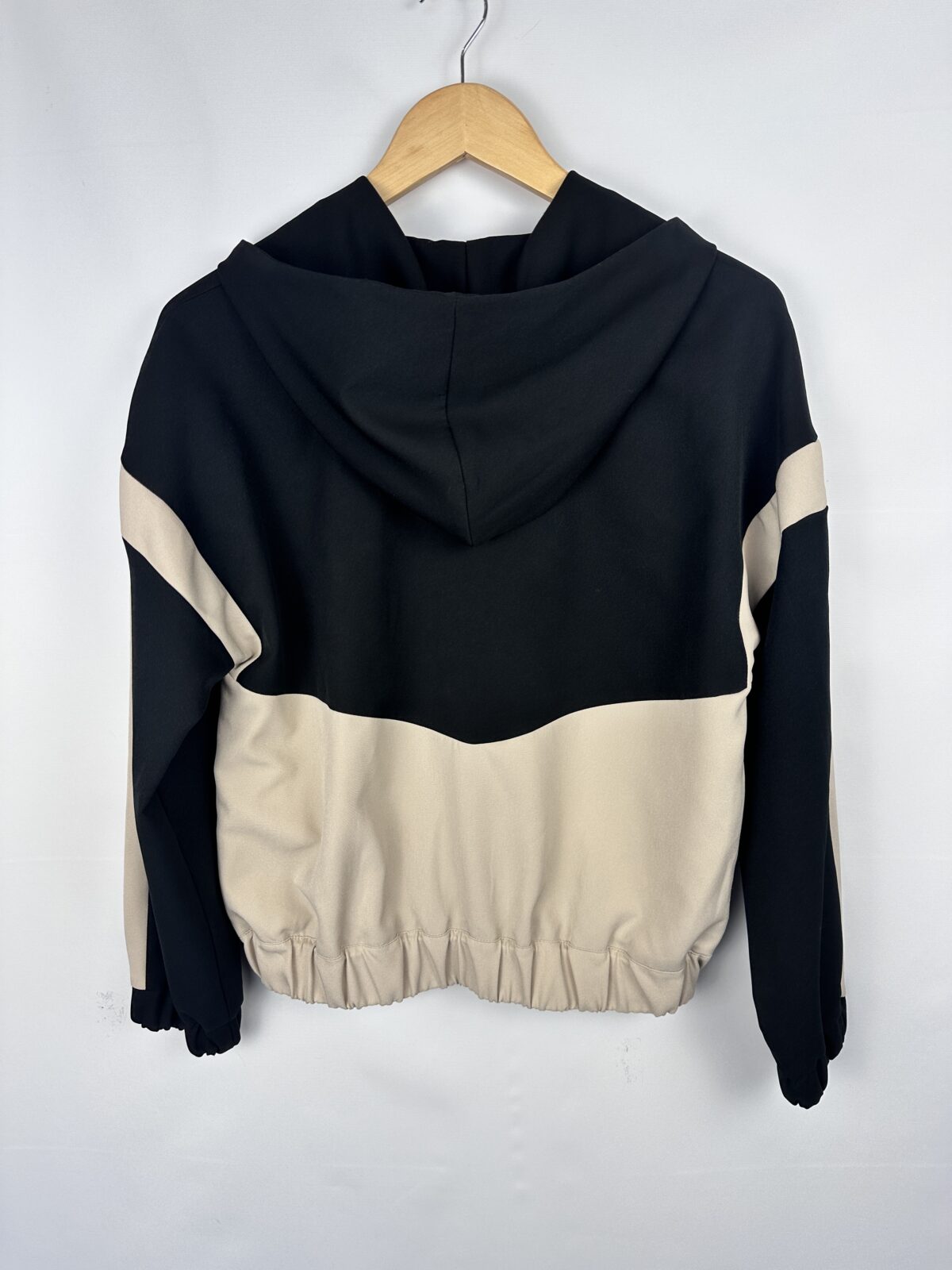 CAMPERA LIVIANA BEIGE Y NEGRA ZARA (S) - Imagen 3
