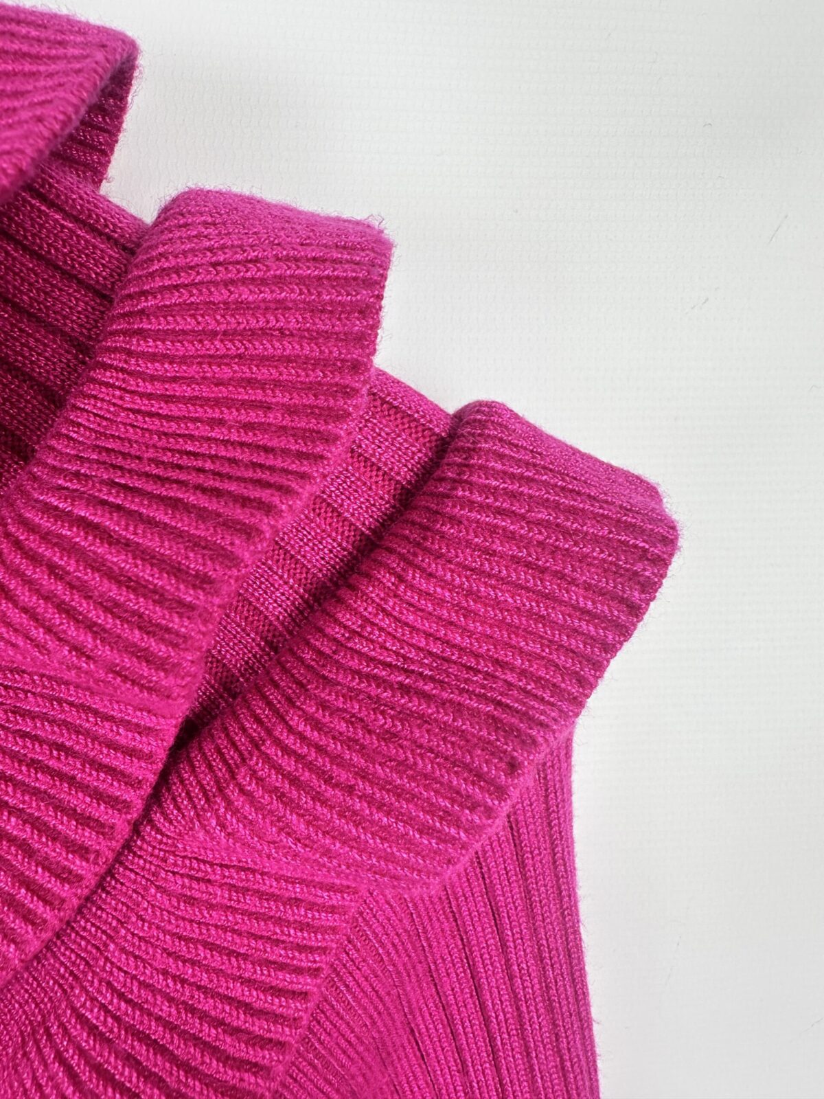 SWEATER FUCSIA + VOLADOS MARKOVA (M) - Imagen 2
