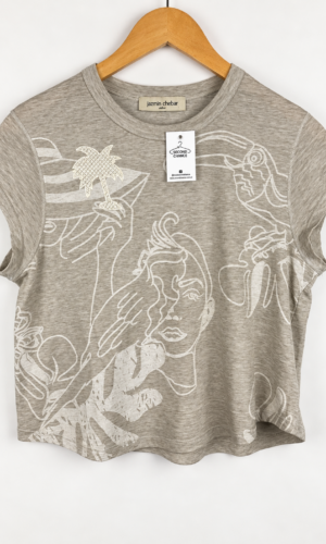REMERA GRIS CON DIBUJO JAZMIN CHEBAR (S)