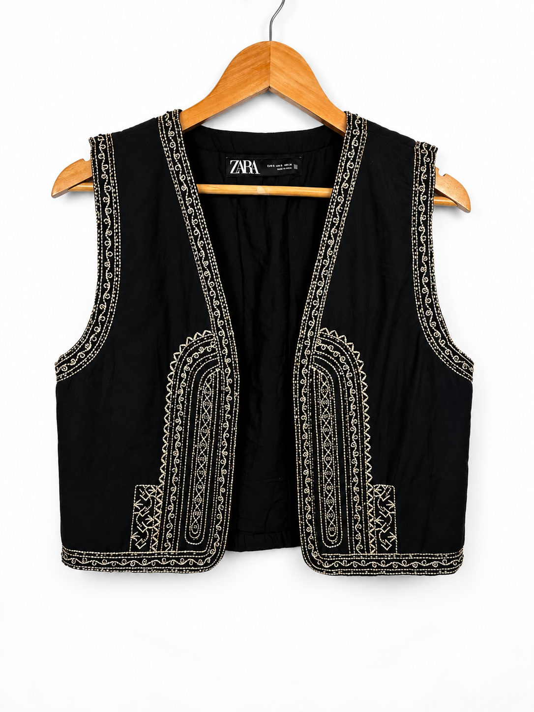 CHALECO ZARA NEGRO CON MOSTACILLAS DETALLES DORADOS (XS)