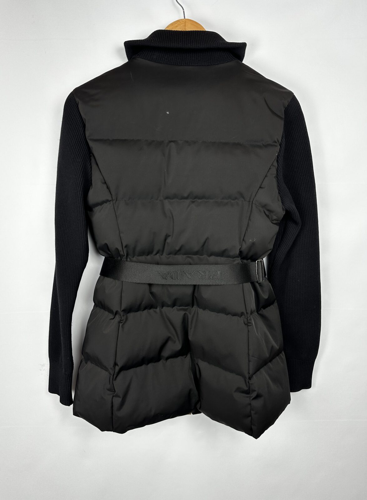 REPLICA CAMPERA NEGRA PRADA (M) - Imagen 3