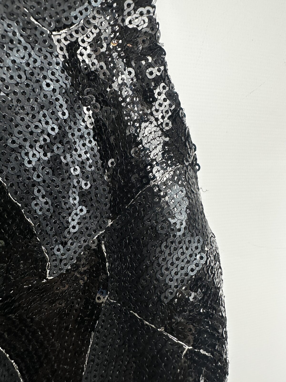 MUSCULOSA NEGRA CON LENTEJUELAS CHER (M) - Imagen 2