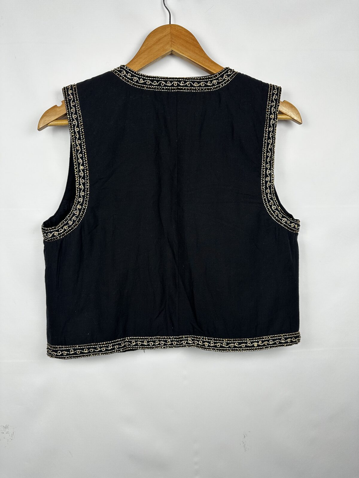 CHALECO ZARA NEGRO CON MOSTACILLAS DETALLES DORADOS (XS) - Imagen 3
