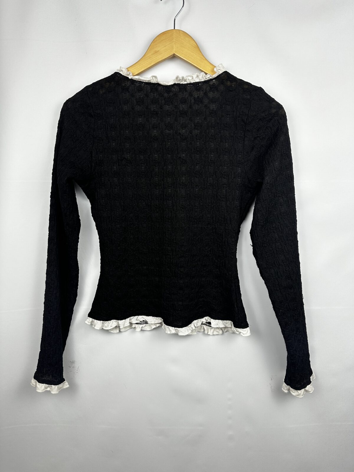 CAMISITA NEGRA TRANSPARENTE + VOLADITOS FREE PEOPLE (S) - Imagen 3
