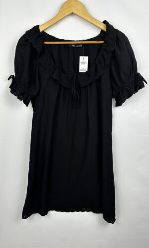 VESTIDO NEGRO AKIABARA DETALLES DE PUNTILLAS (M)